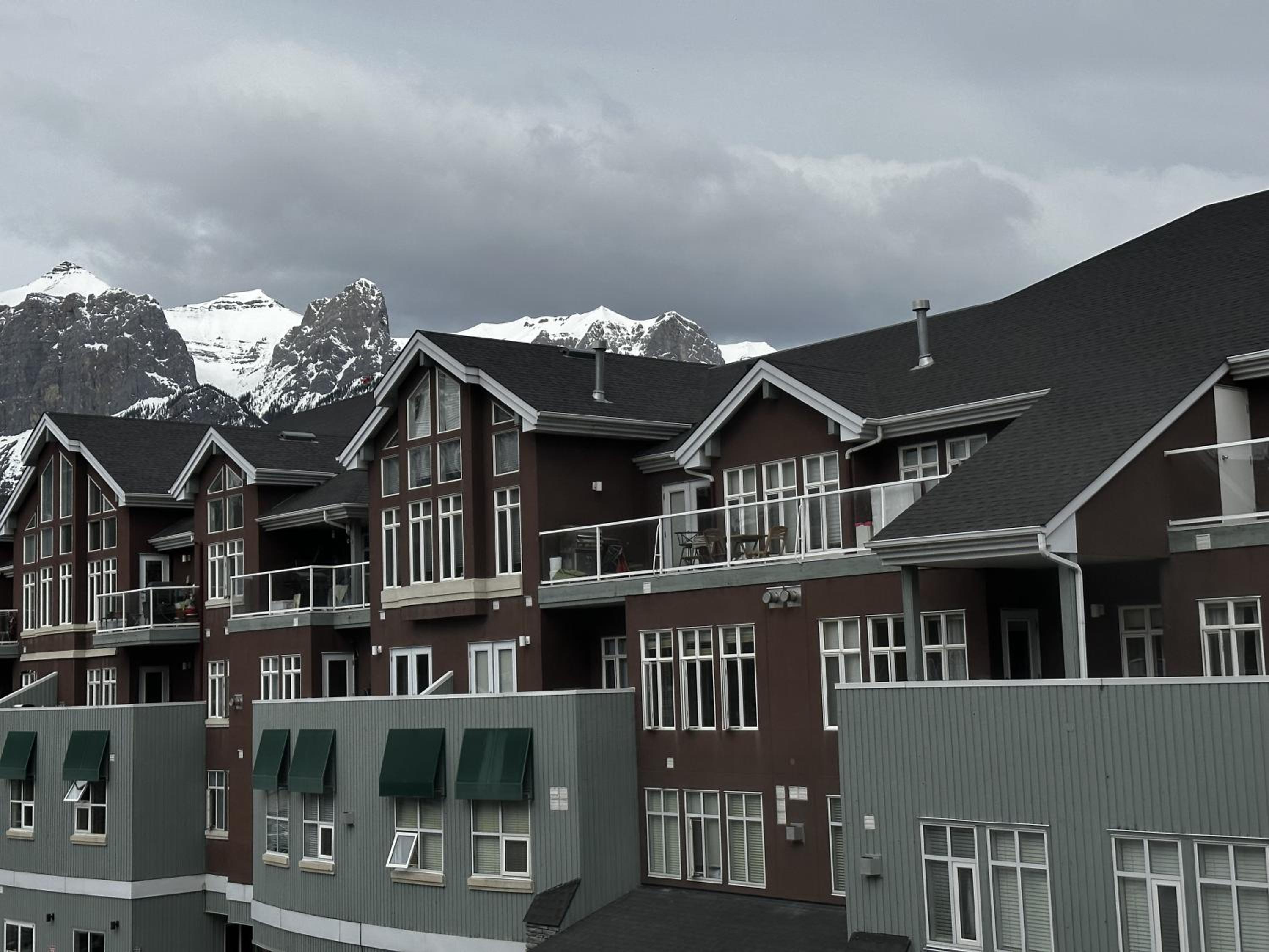 Luxury Two Queen Beds Condo - Grande Rockies Resort Indoor Parking Pool Hot tub GYM