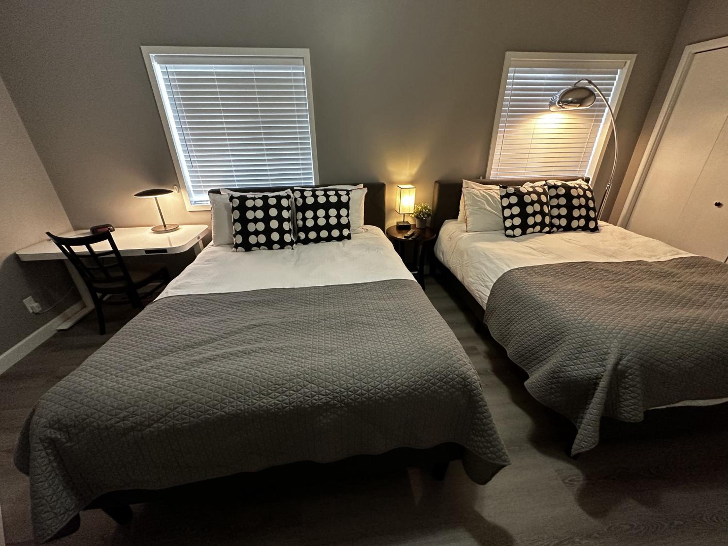 Luxury Two Queen Beds Condo - Grande Rockies Resort Indoor Parking Pool Hot tub GYM