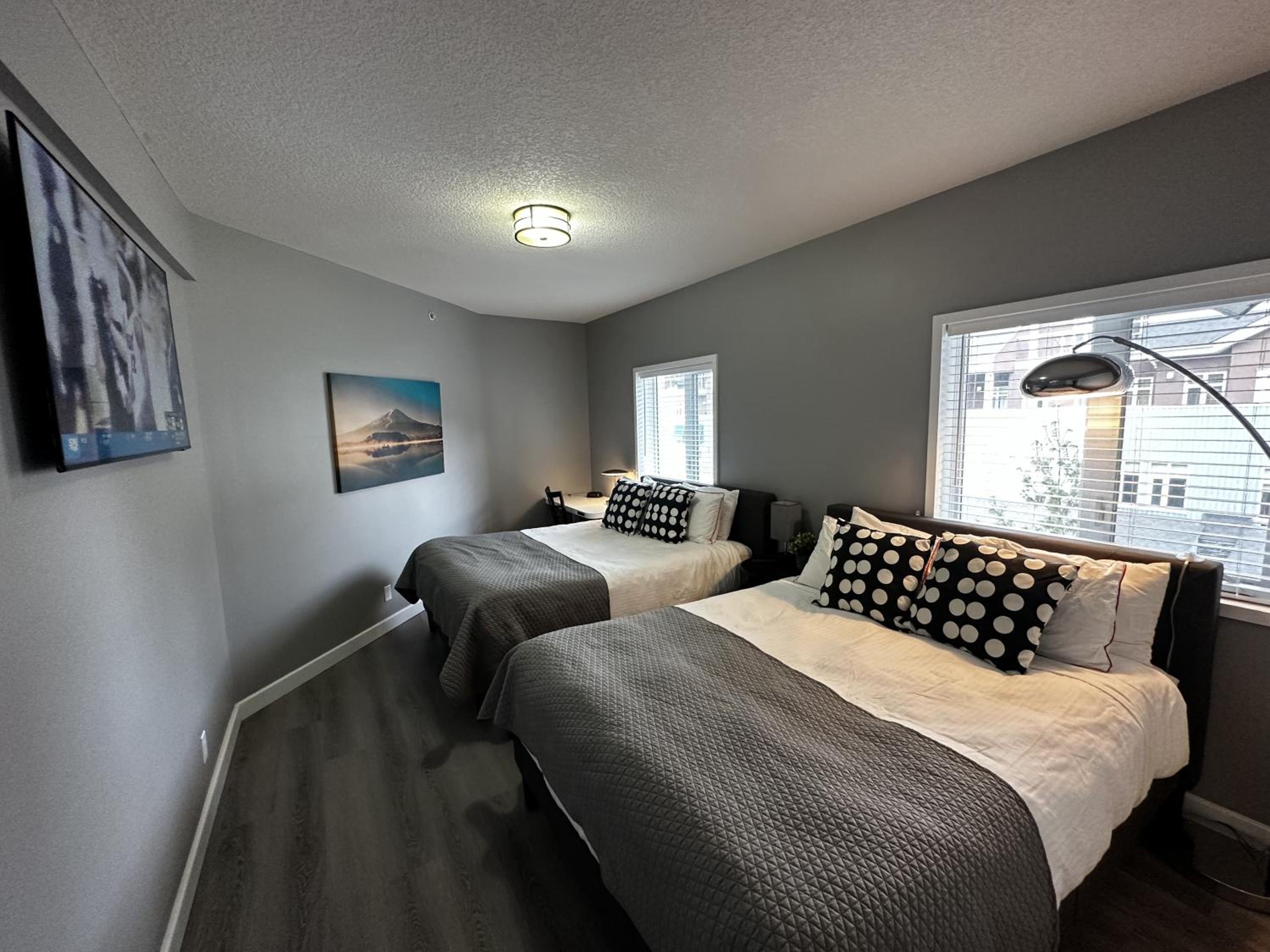 Luxury Two Queen Beds Condo - Grande Rockies Resort Indoor Parking Pool Hot tub GYM