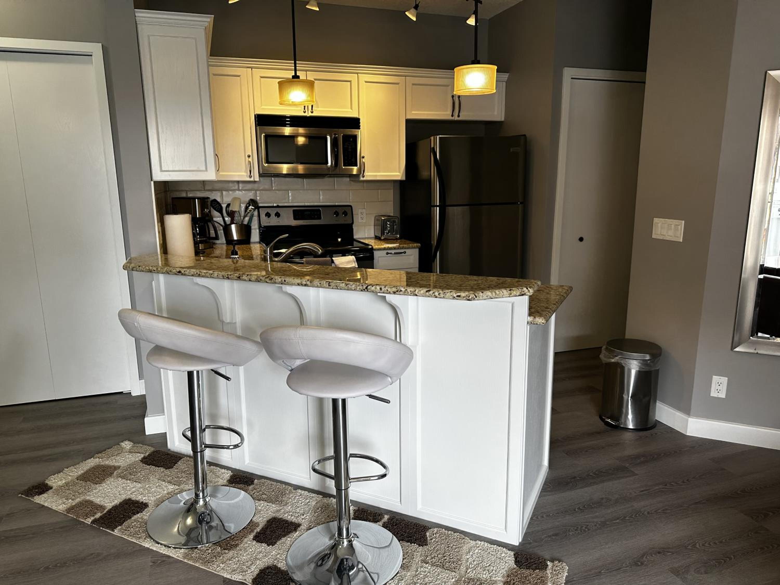 Luxury Two Queen Beds Condo - Grande Rockies Resort Indoor Parking Pool Hot tub GYM