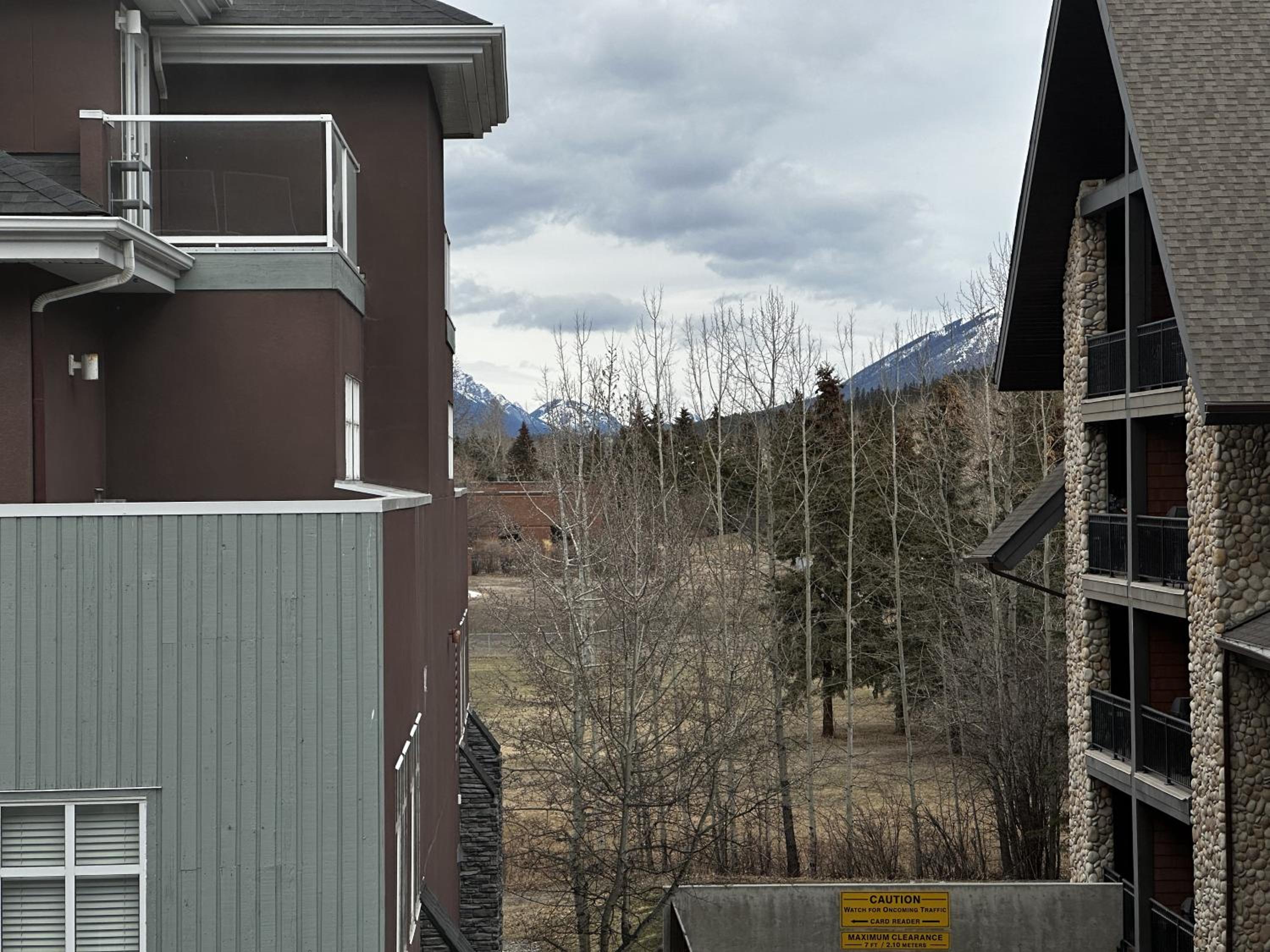 Luxury Two Queen Beds Condo - Grande Rockies Resort Indoor Parking Pool Hot tub GYM