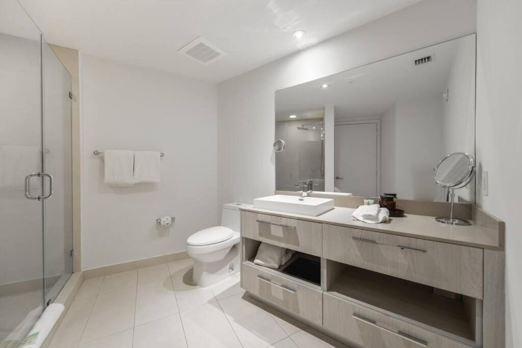 Gorgeous Condo Steps Away from the Beach view 5
