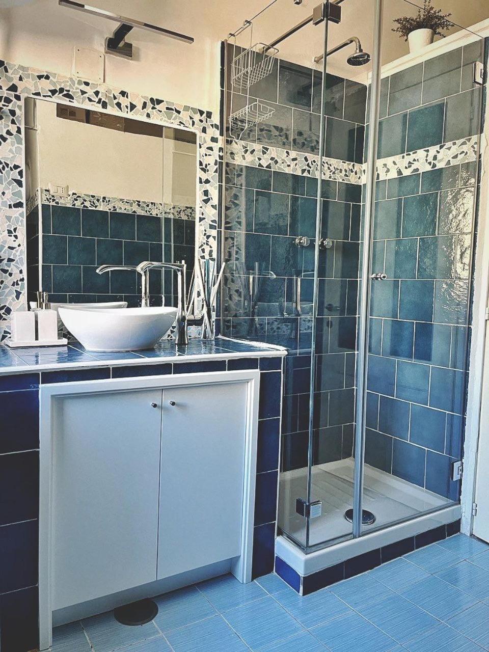 Casa Titti en Vietri — bathroom