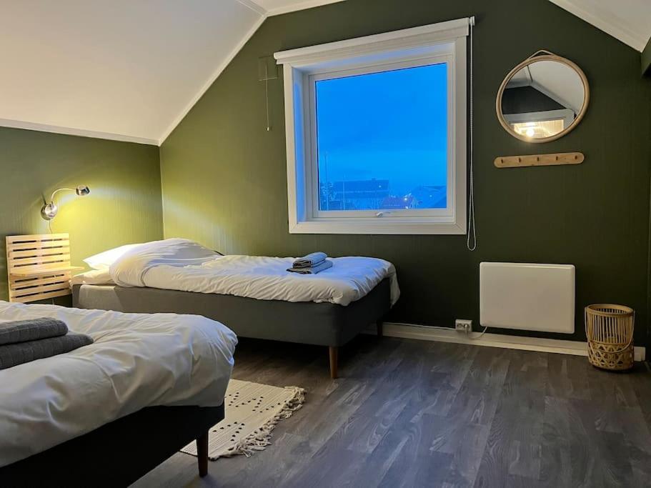 Reine Front View - Mountain & Seaview view 2