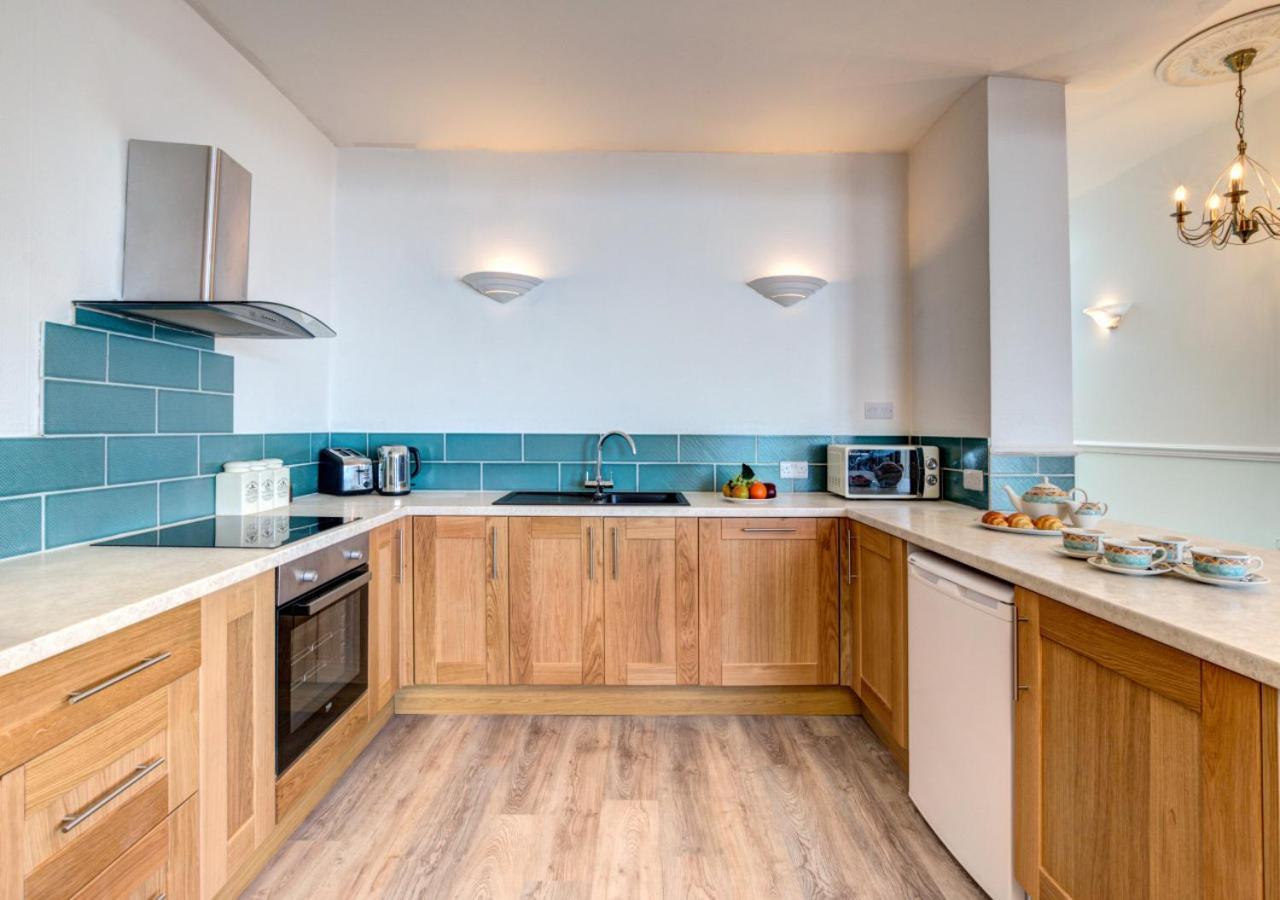 3 Bed in Torquay oc-oddico view 4