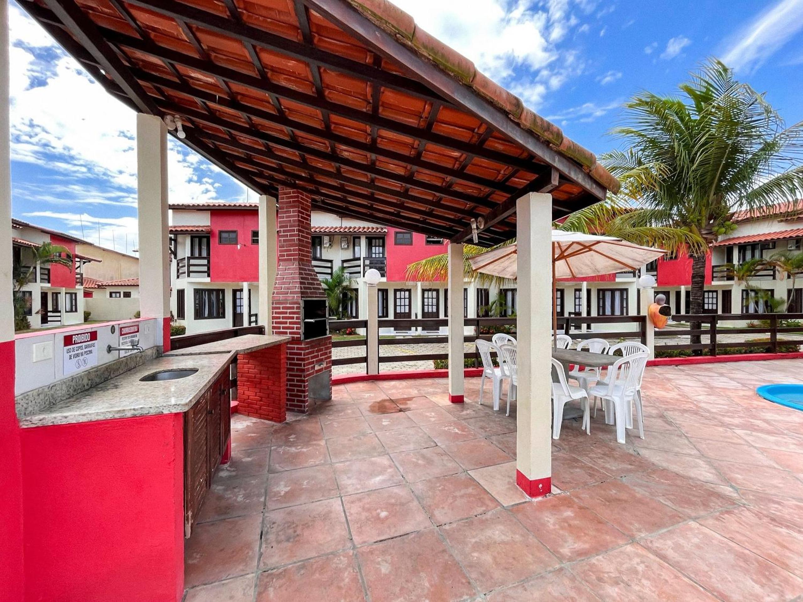Casas no Residencial Mont Sinai com 2 ou 3 suítes (todas com ar), internet privativa 300MBPS a aproximadamento 250m da Praia de Taperapuã, condomínio com p