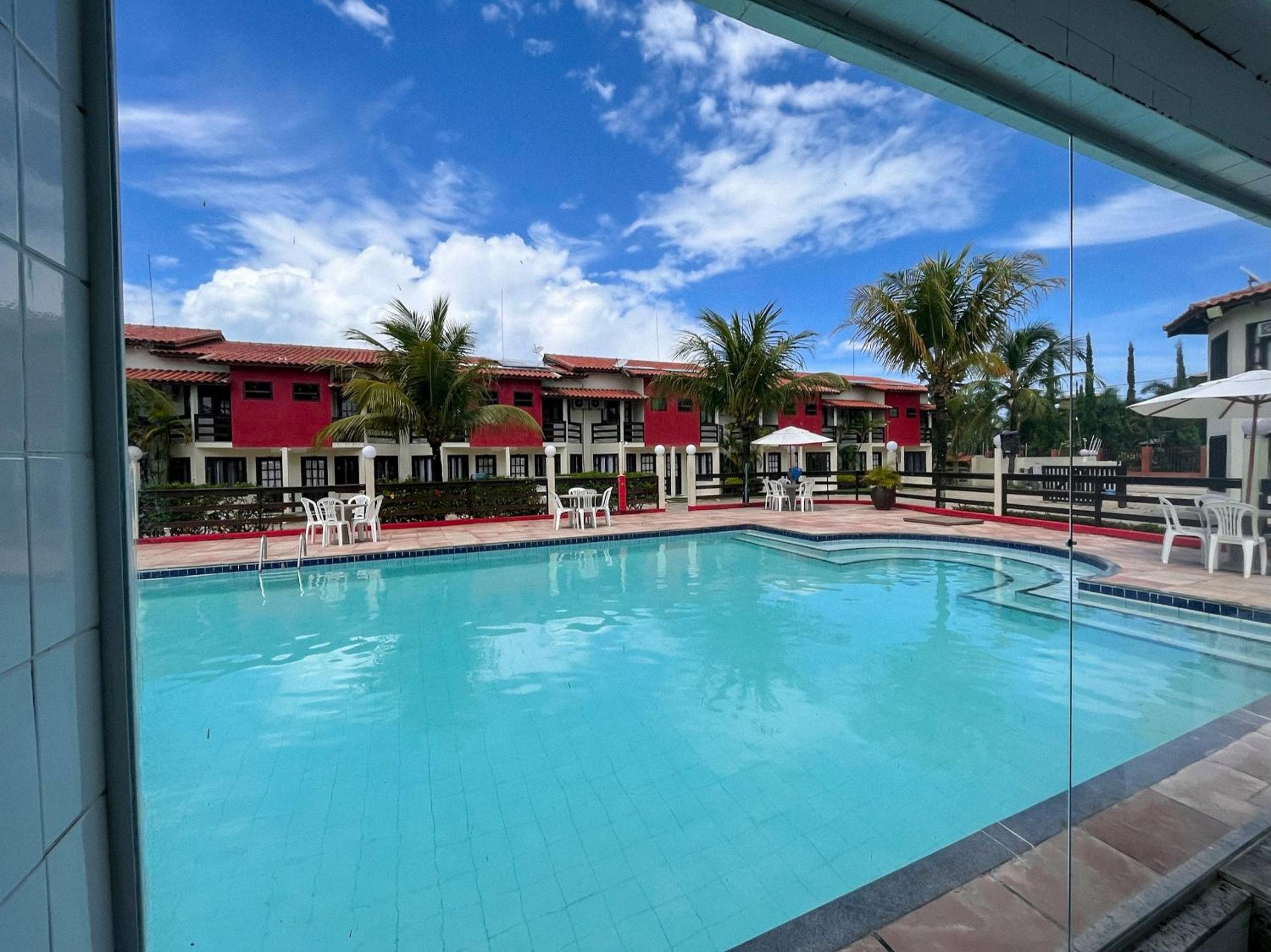 Casas no Residencial Mont Sinai com 2 ou 3 suítes (todas com ar), internet privativa 300MBPS a aproximadamento 250m da Praia de Taperapuã, condomínio com p