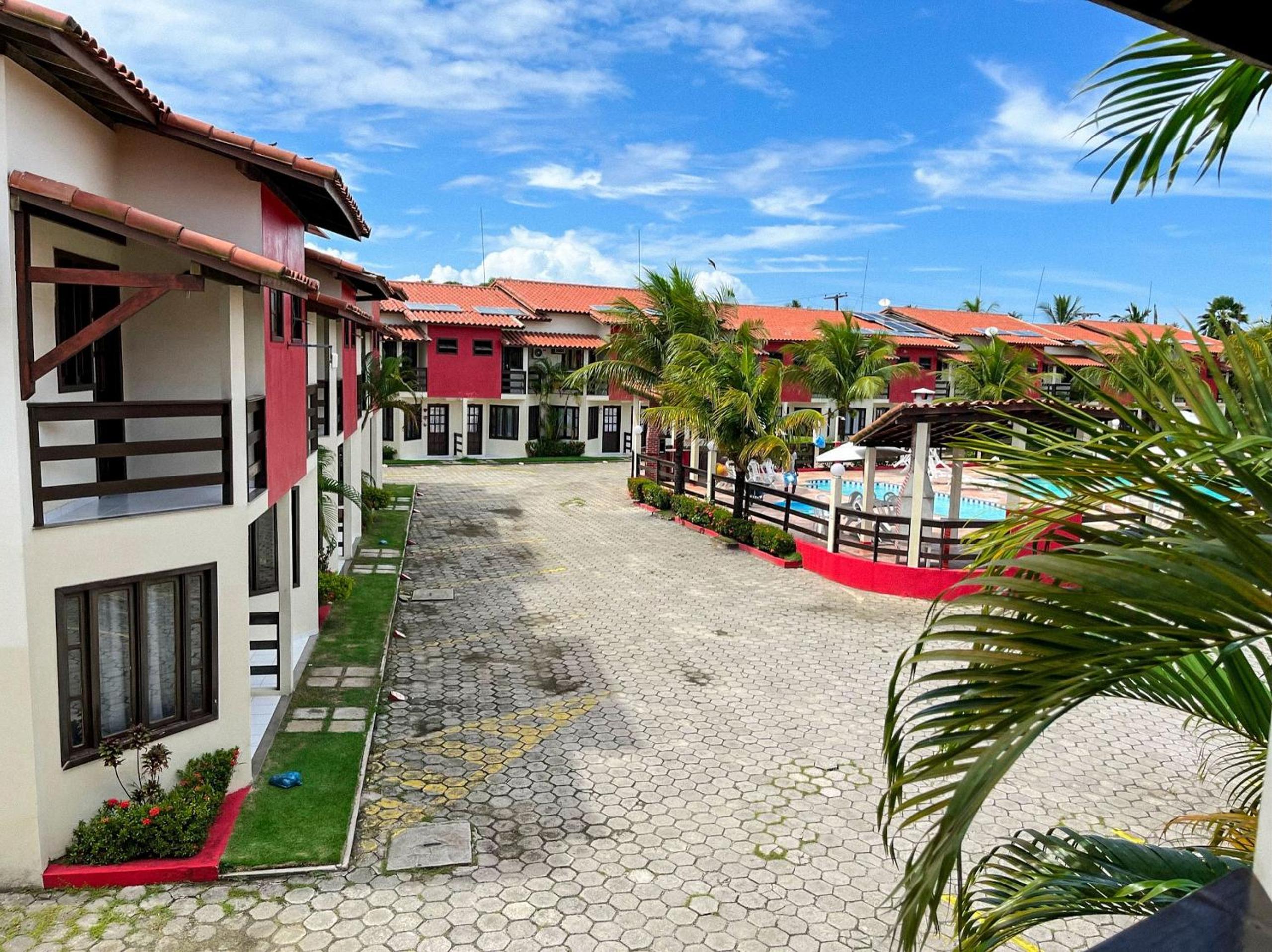 Casas no Residencial Mont Sinai com 2 ou 3 suítes (todas com ar), internet privativa 300MBPS a aproximadamento 250m da Praia de Taperapuã, condomínio com p