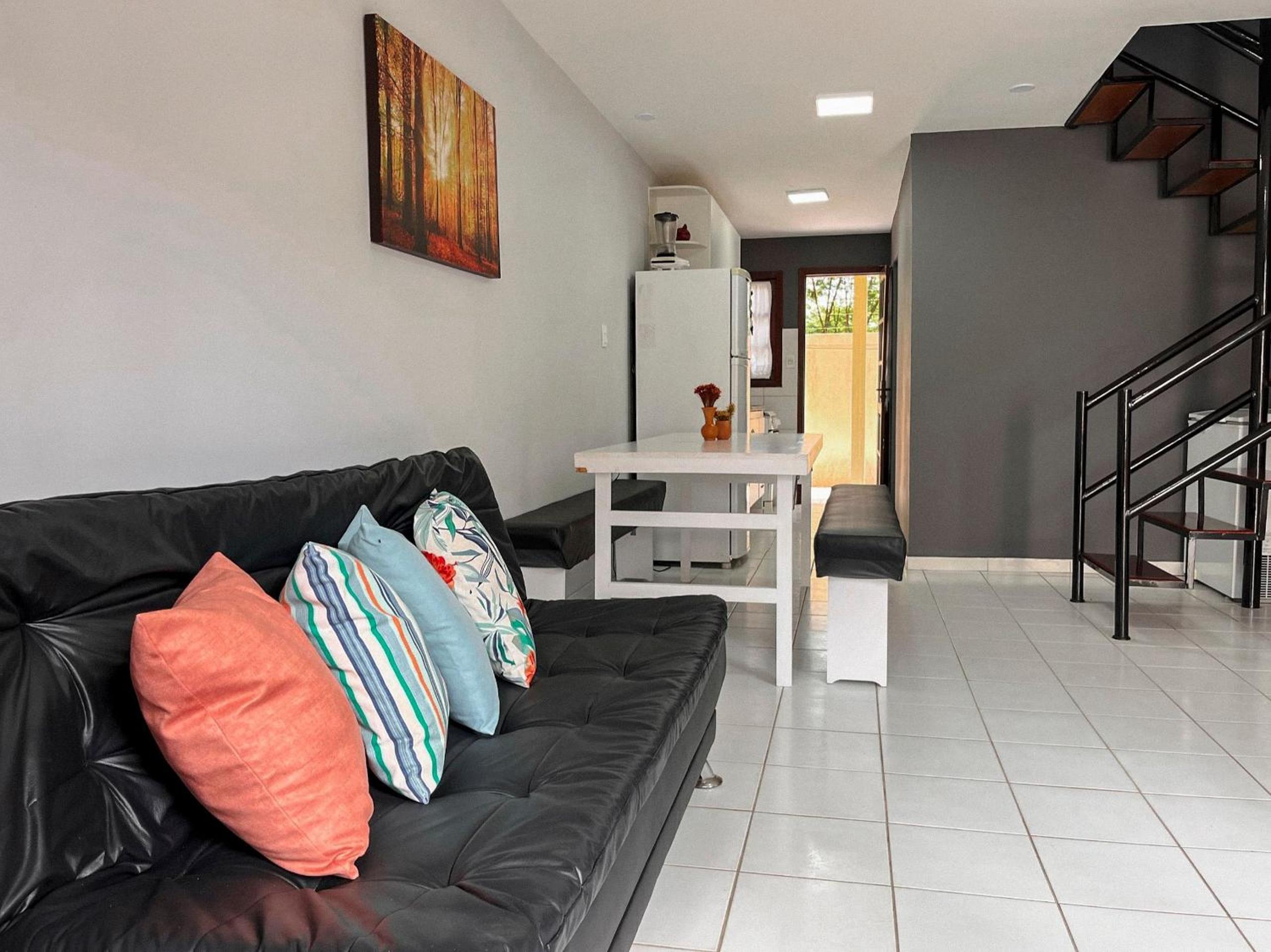 Casas no Residencial Mont Sinai com 2 ou 3 suítes (todas com ar), internet privativa 300MBPS a aproximadamento 250m da Praia de Taperapuã, condomínio com p