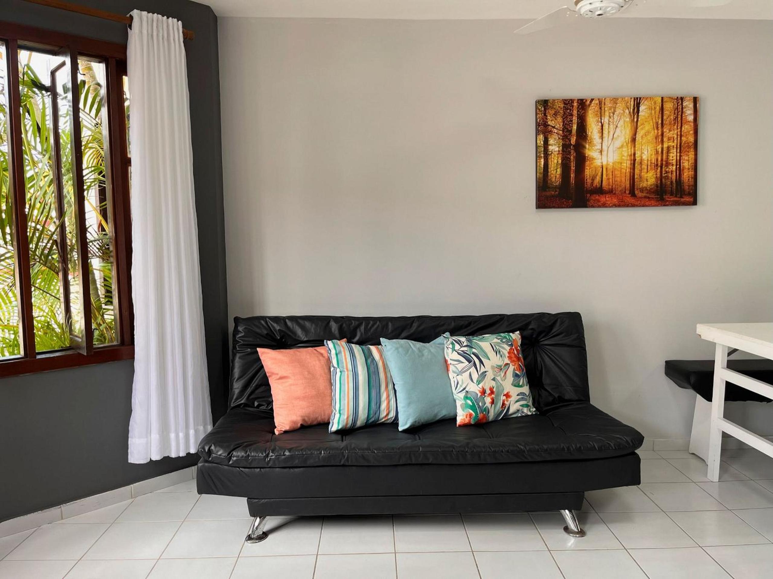 Casas no Residencial Mont Sinai com 2 ou 3 suítes (todas com ar), internet privativa 300MBPS a aproximadamento 250m da Praia de Taperapuã, condomínio com p