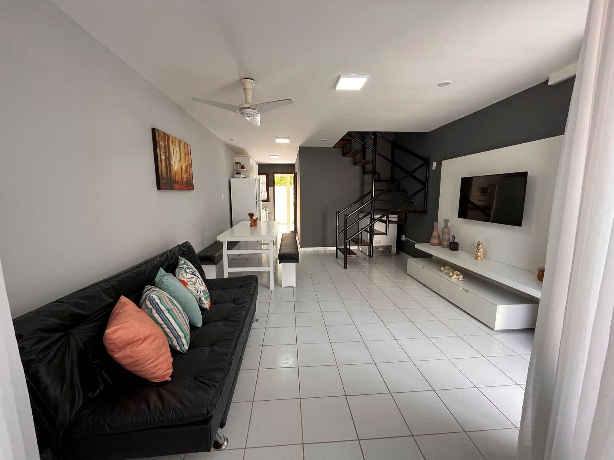 Casas no Residencial Mont Sinai com 2 ou 3 suítes (todas com ar), internet privativa 300MBPS a aproximadamento 250m da Praia de Taperapuã, condomínio com p