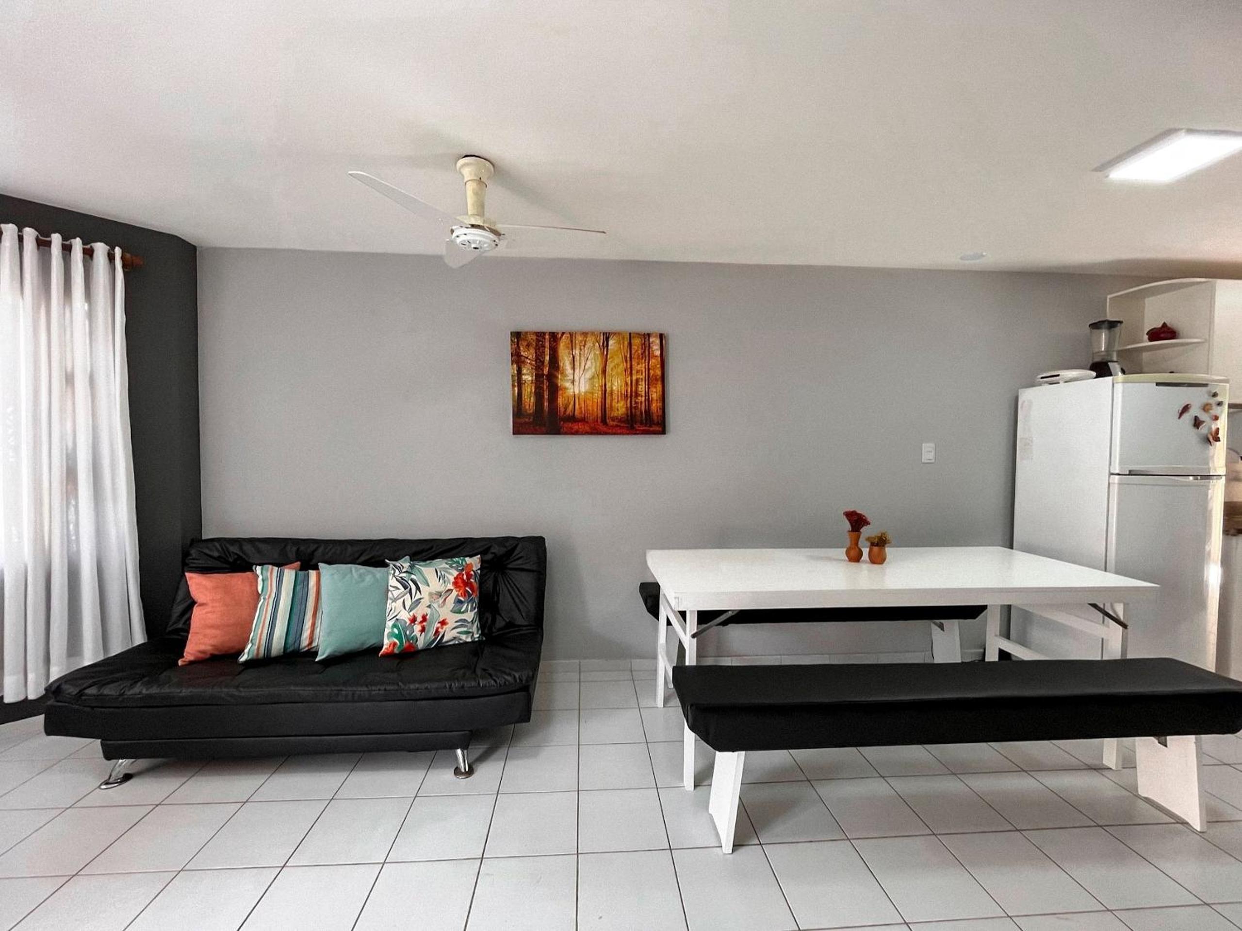 Casas no Residencial Mont Sinai com 2 ou 3 suítes (todas com ar), internet privativa 300MBPS a aproximadamento 250m da Praia de Taperapuã, condomínio com p