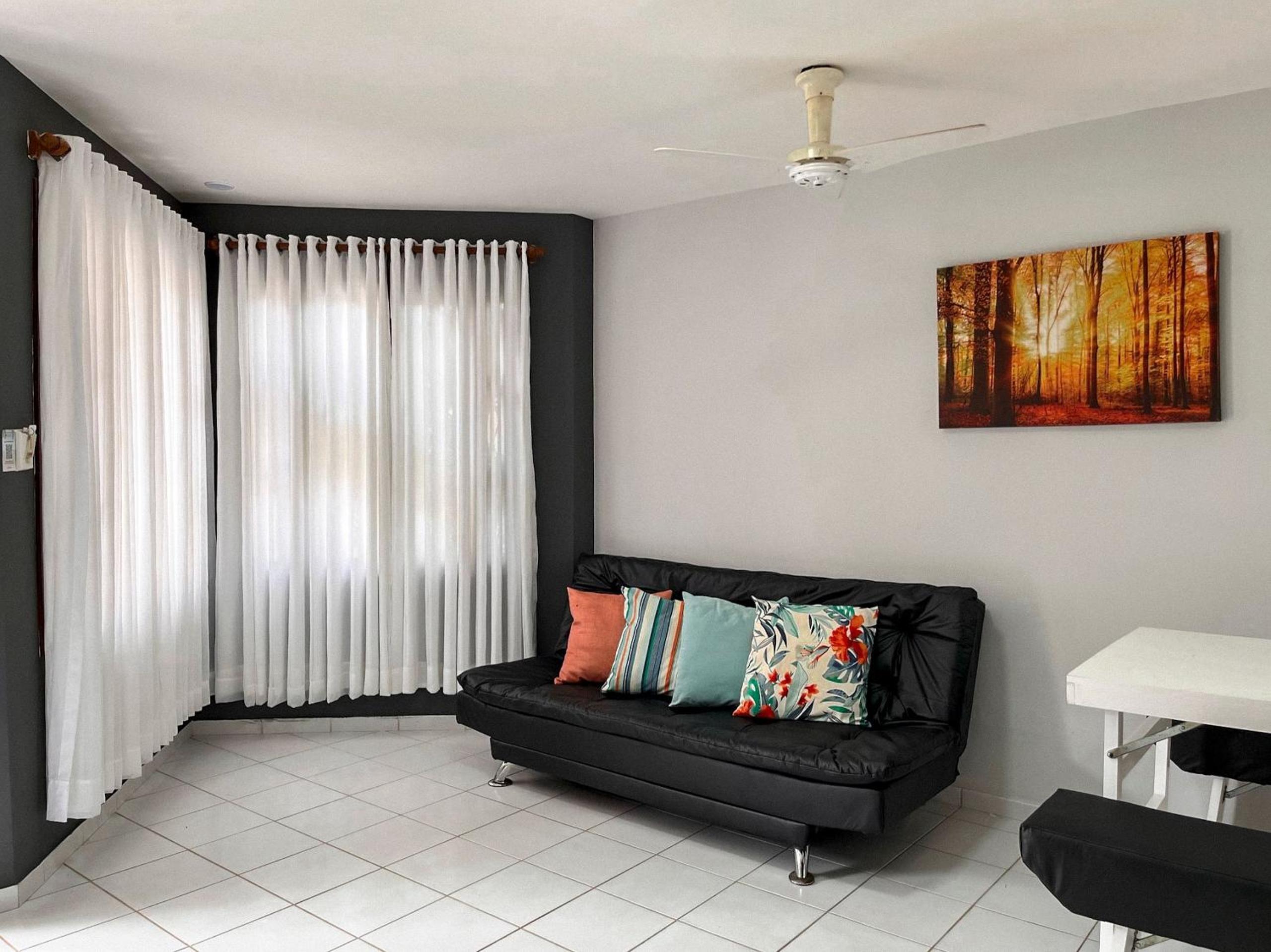 Casas no Residencial Mont Sinai com 2 ou 3 suítes (todas com ar), internet privativa 300MBPS a aproximadamento 250m da Praia de Taperapuã, condomínio com p