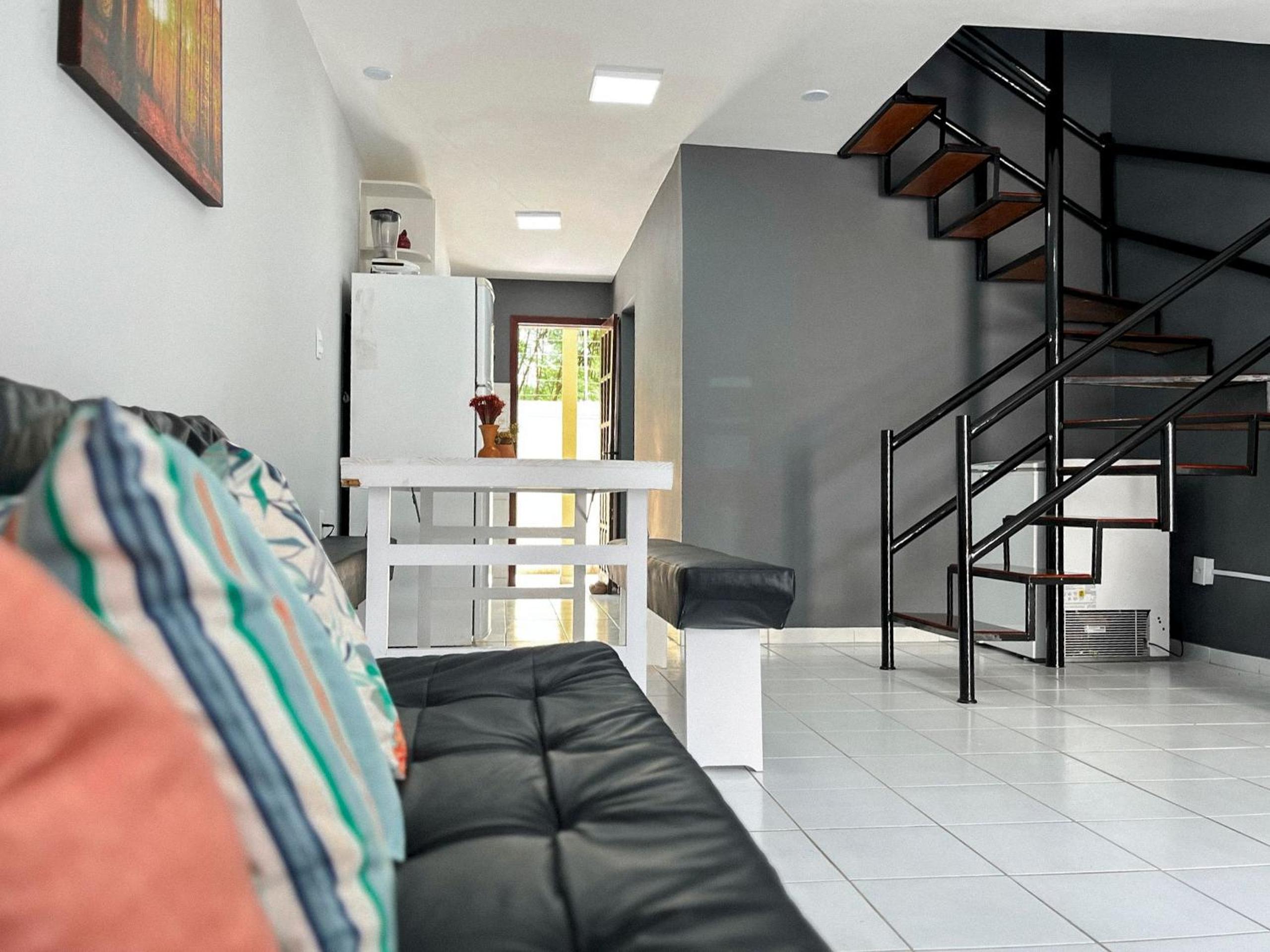 Casas no Residencial Mont Sinai com 2 ou 3 suítes (todas com ar), internet privativa 300MBPS a aproximadamento 250m da Praia de Taperapuã, condomínio com p