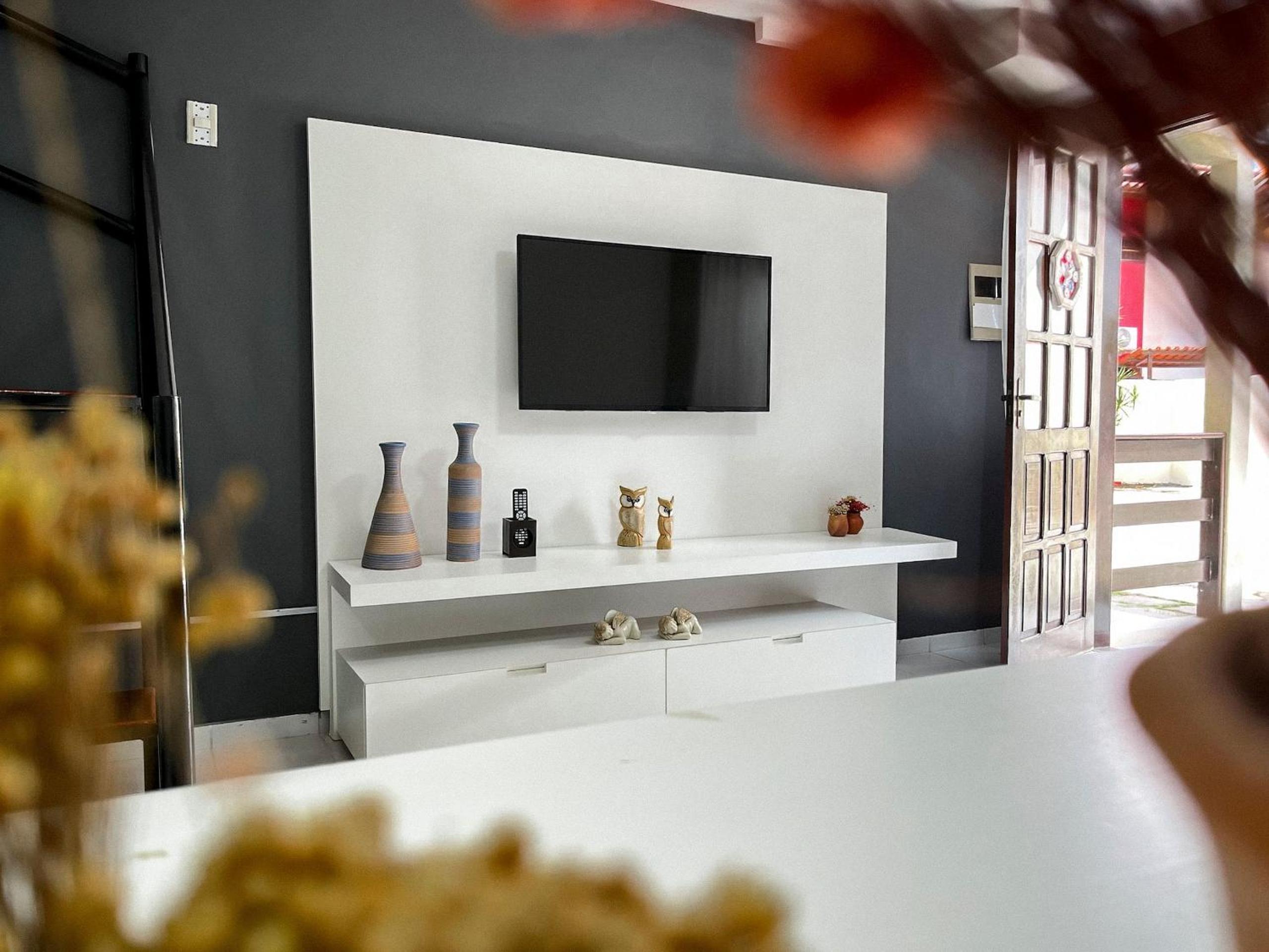 Casas no Residencial Mont Sinai com 2 ou 3 suítes (todas com ar), internet privativa 300MBPS a aproximadamento 250m da Praia de Taperapuã, condomínio com p