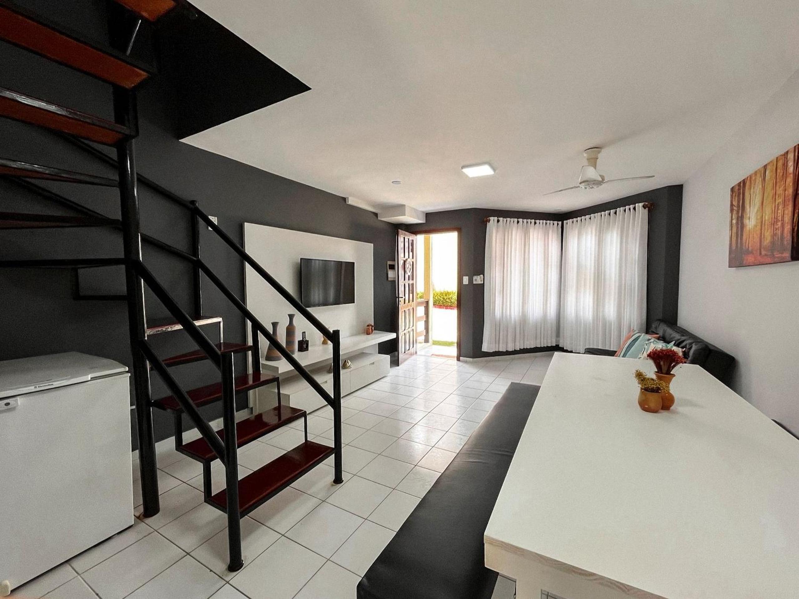 Casas no Residencial Mont Sinai com 2 ou 3 suítes (todas com ar), internet privativa 300MBPS a aproximadamento 250m da Praia de Taperapuã, condomínio com p