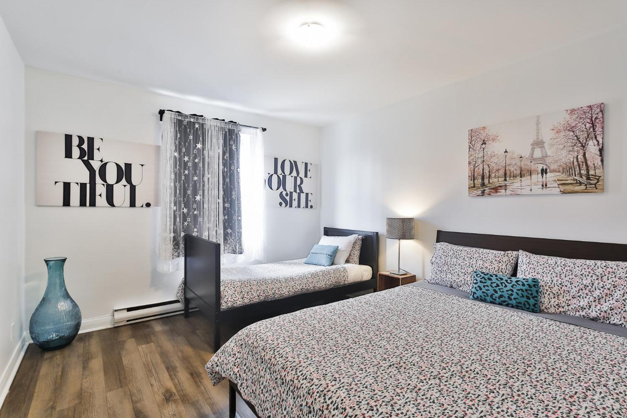 Comfortable 2-BEDROOM APARTMENT - Free and plentiful PARKING - 10 minutes to AIRPORT and 15 minutes to DOWNTOWN Montreal - Near Popular Waterfront Restaura