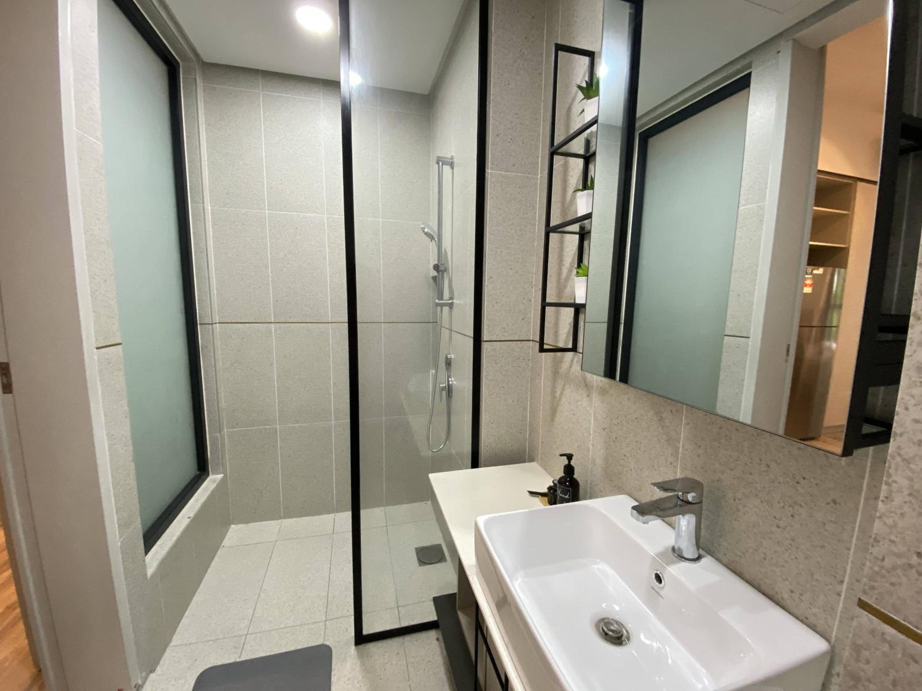 Mid Valley 3km away 360 sq ft Millerz Sq studio