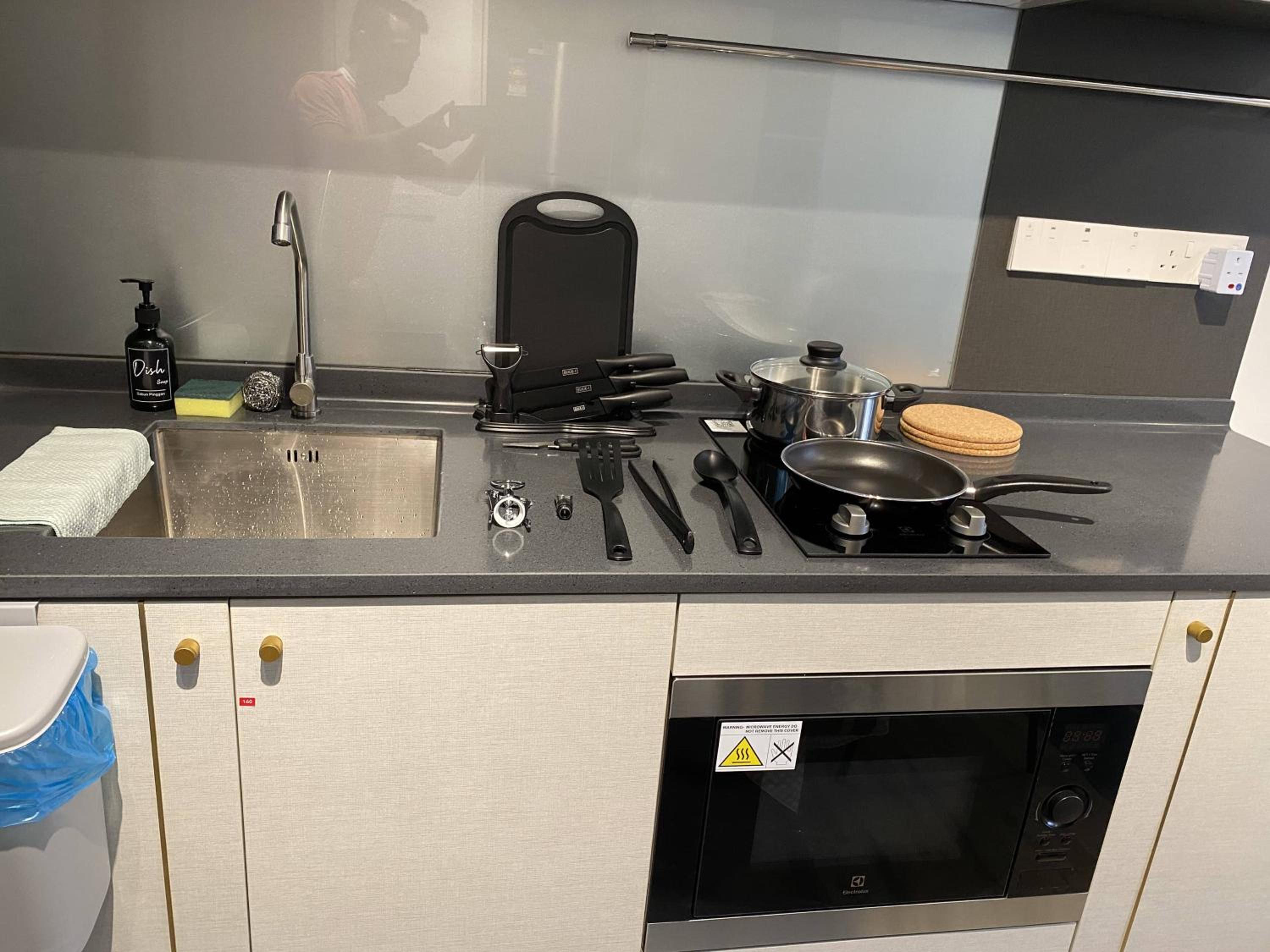 Mid Valley 3km away 360 sq ft Millerz Sq studio