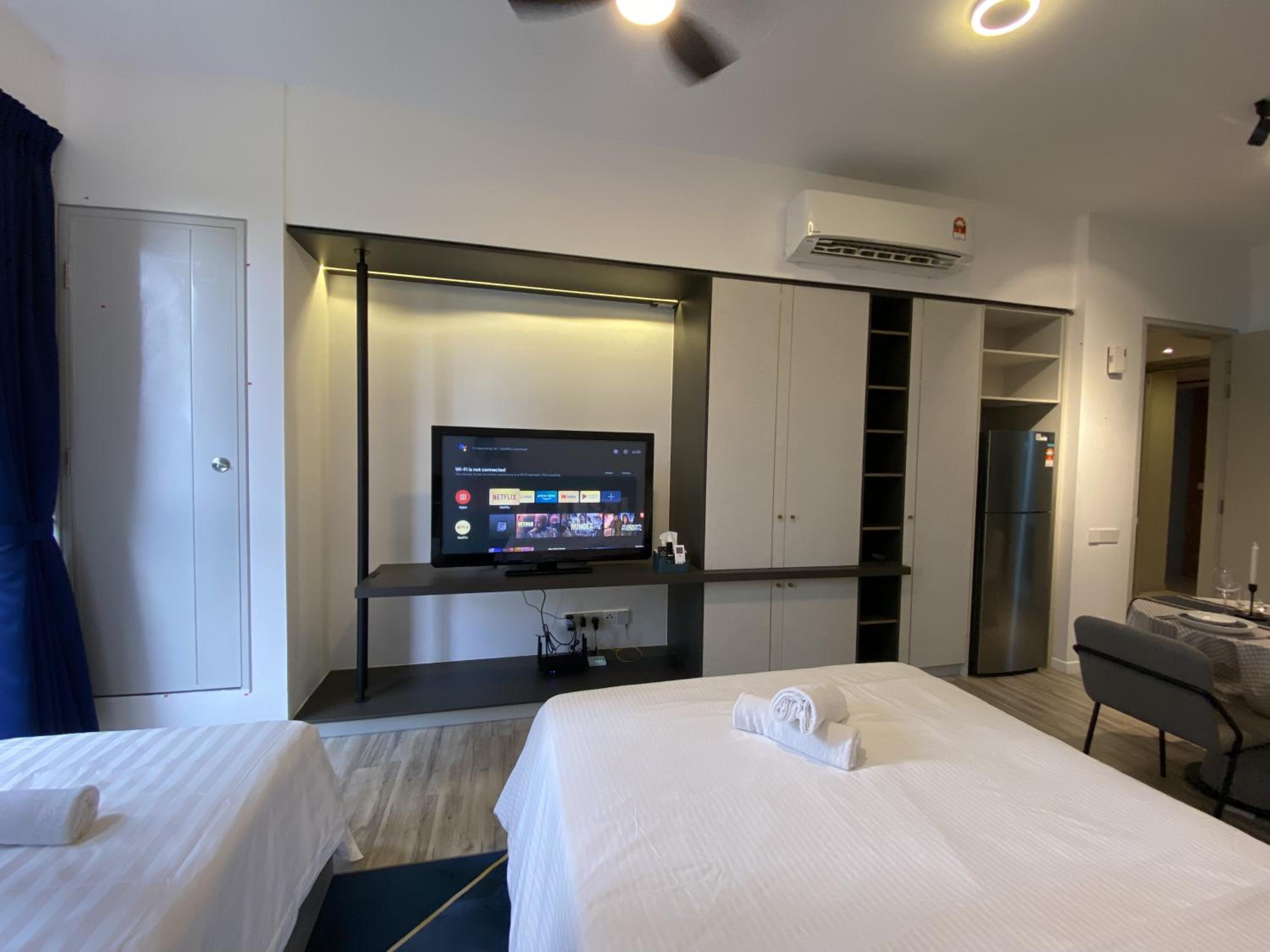 Mid Valley 3km away 360 sq ft Millerz Sq studio