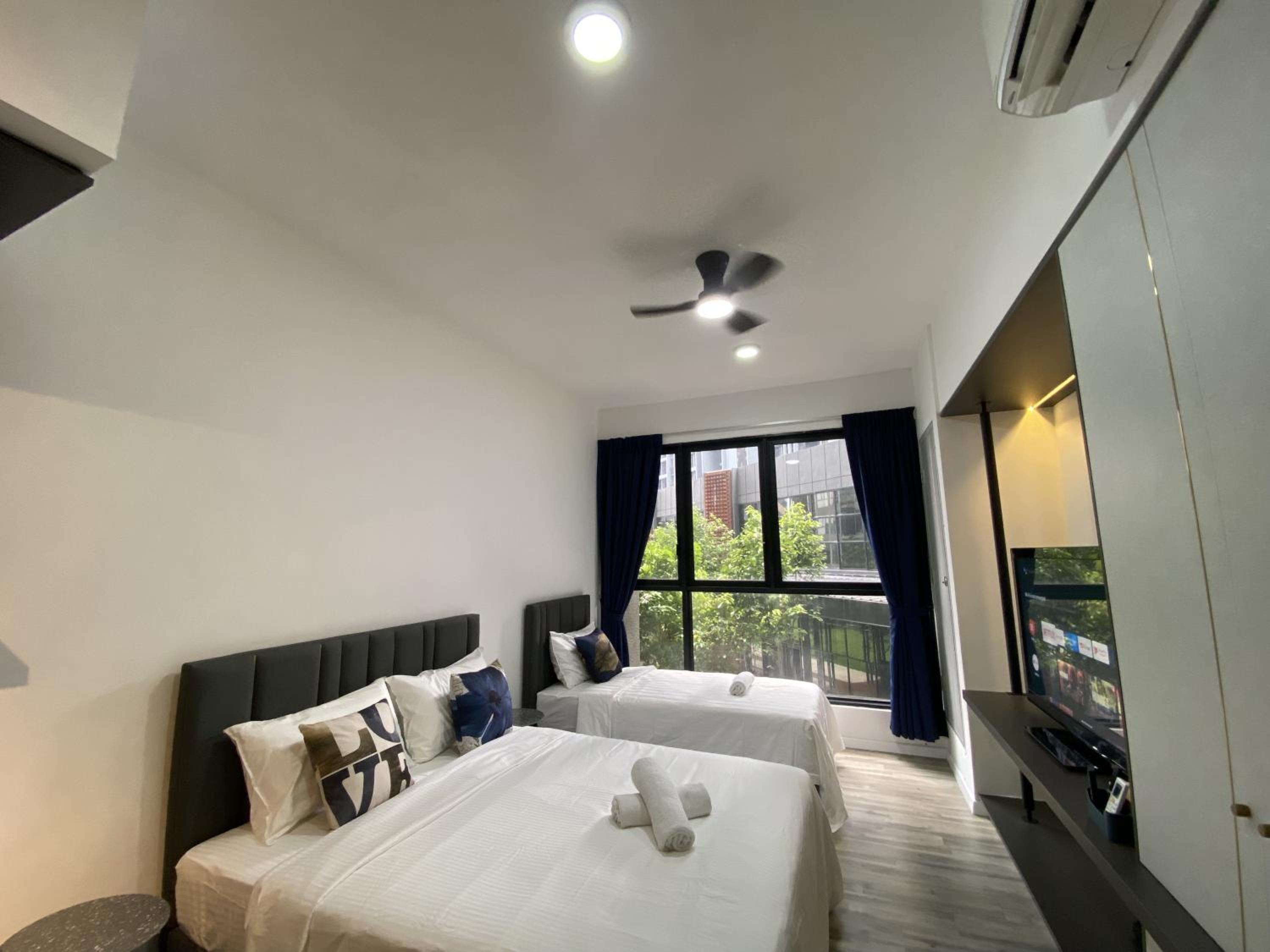 Mid Valley 3km away 360 sq ft Millerz Sq studio