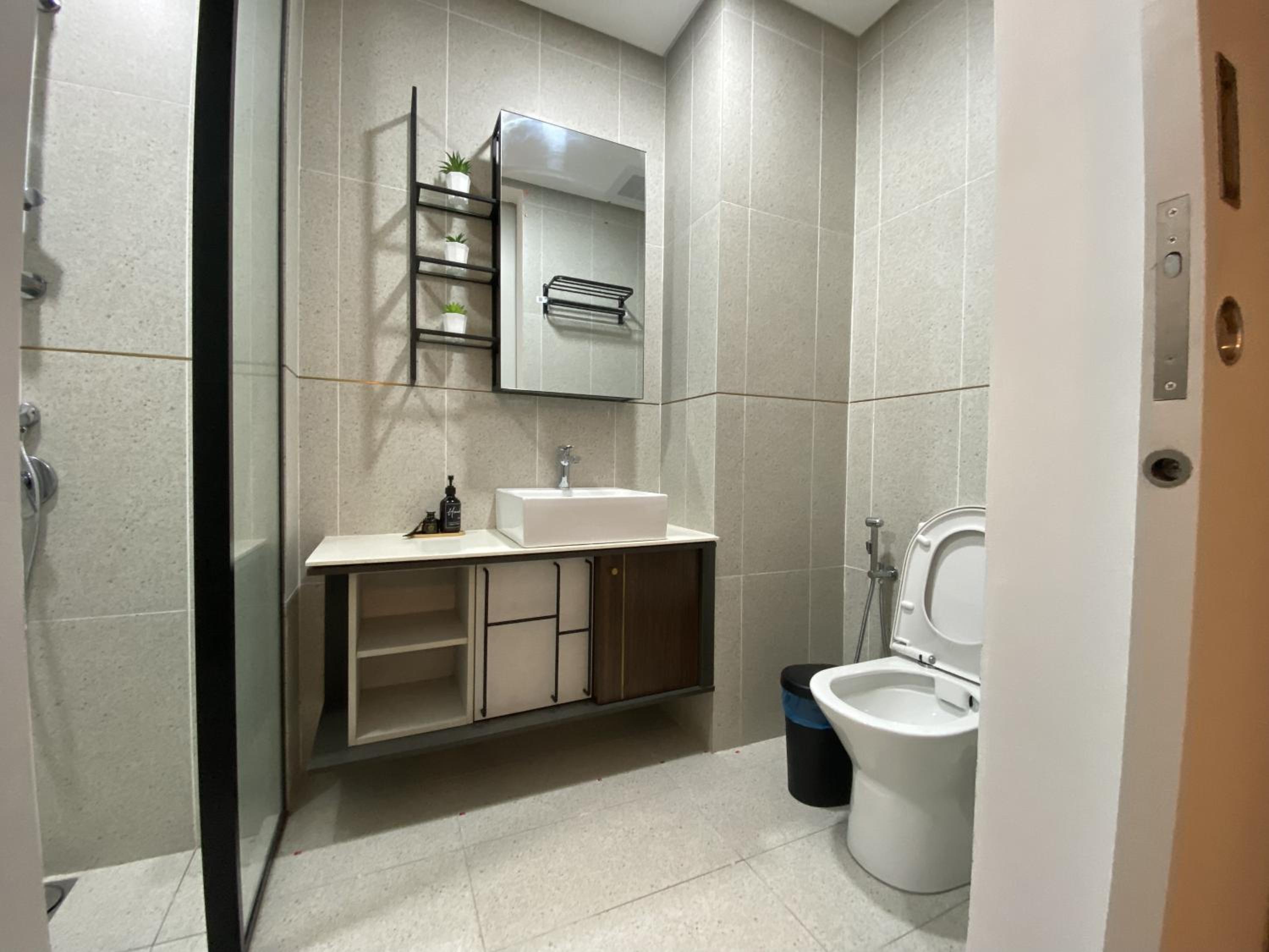 Mid Valley 3km away 360 sq ft Millerz Sq studio