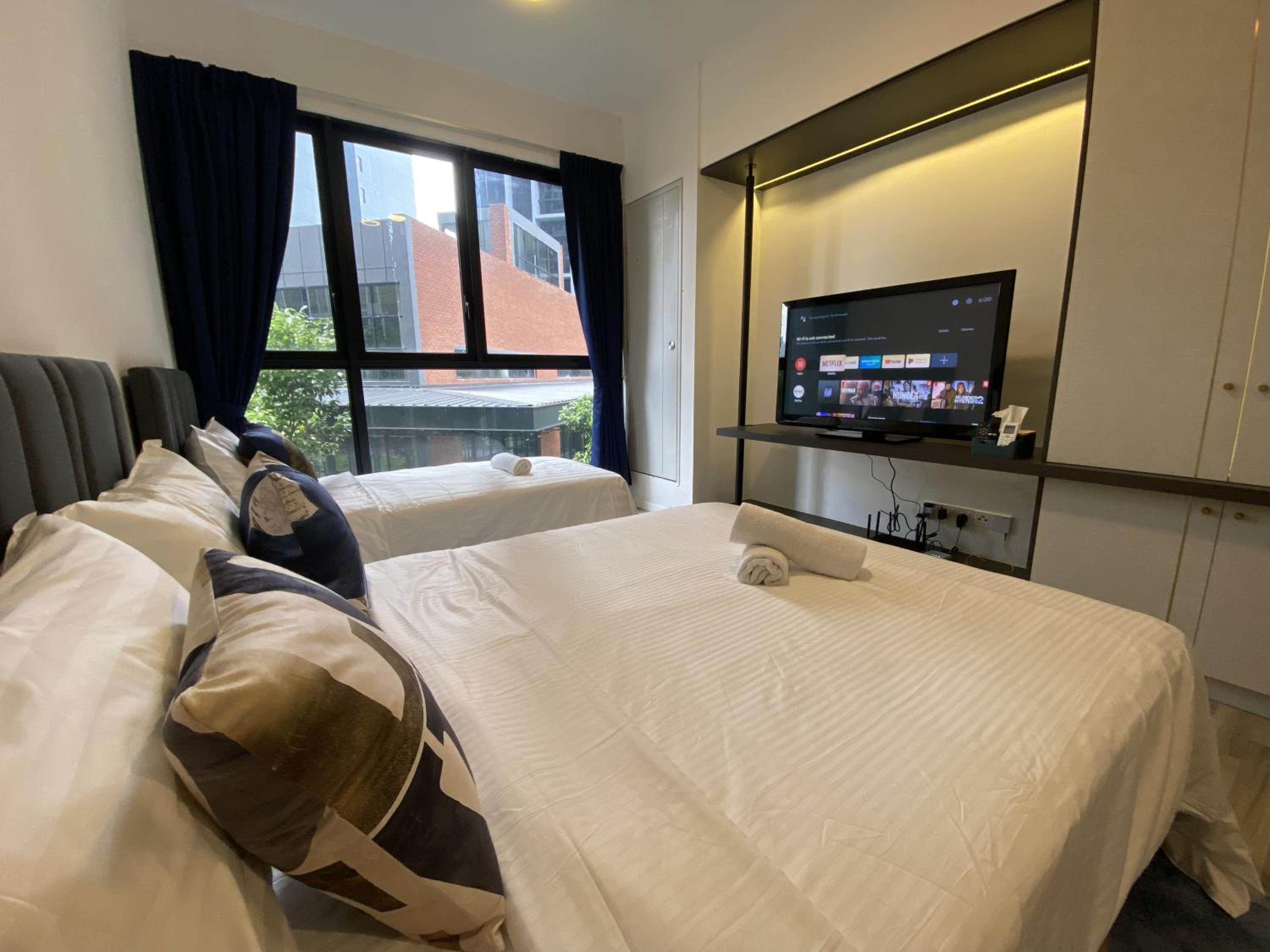 Mid Valley 3km away 360 sq ft Millerz Sq studio