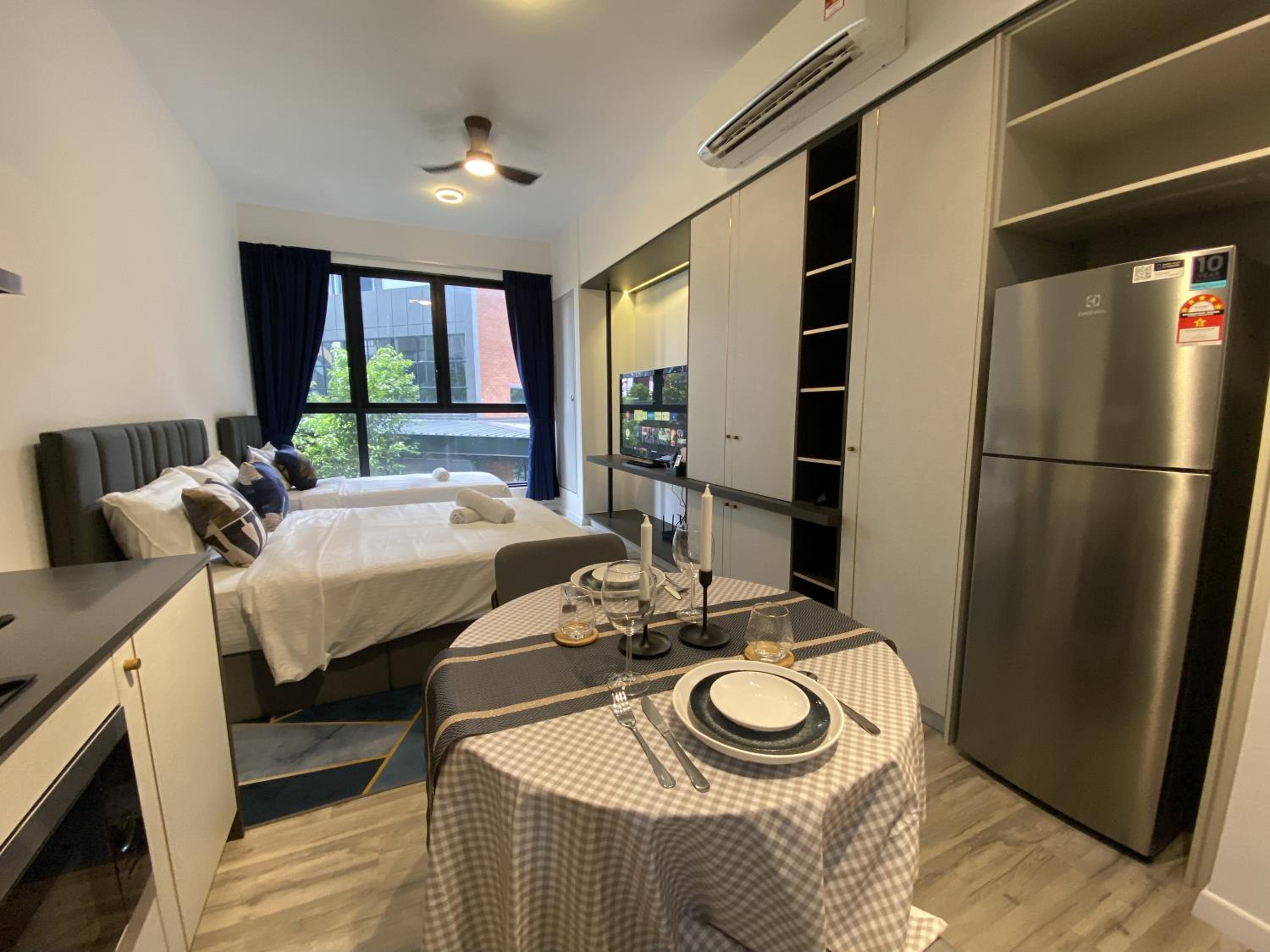Mid Valley 3km away 360 sq ft Millerz Sq studio