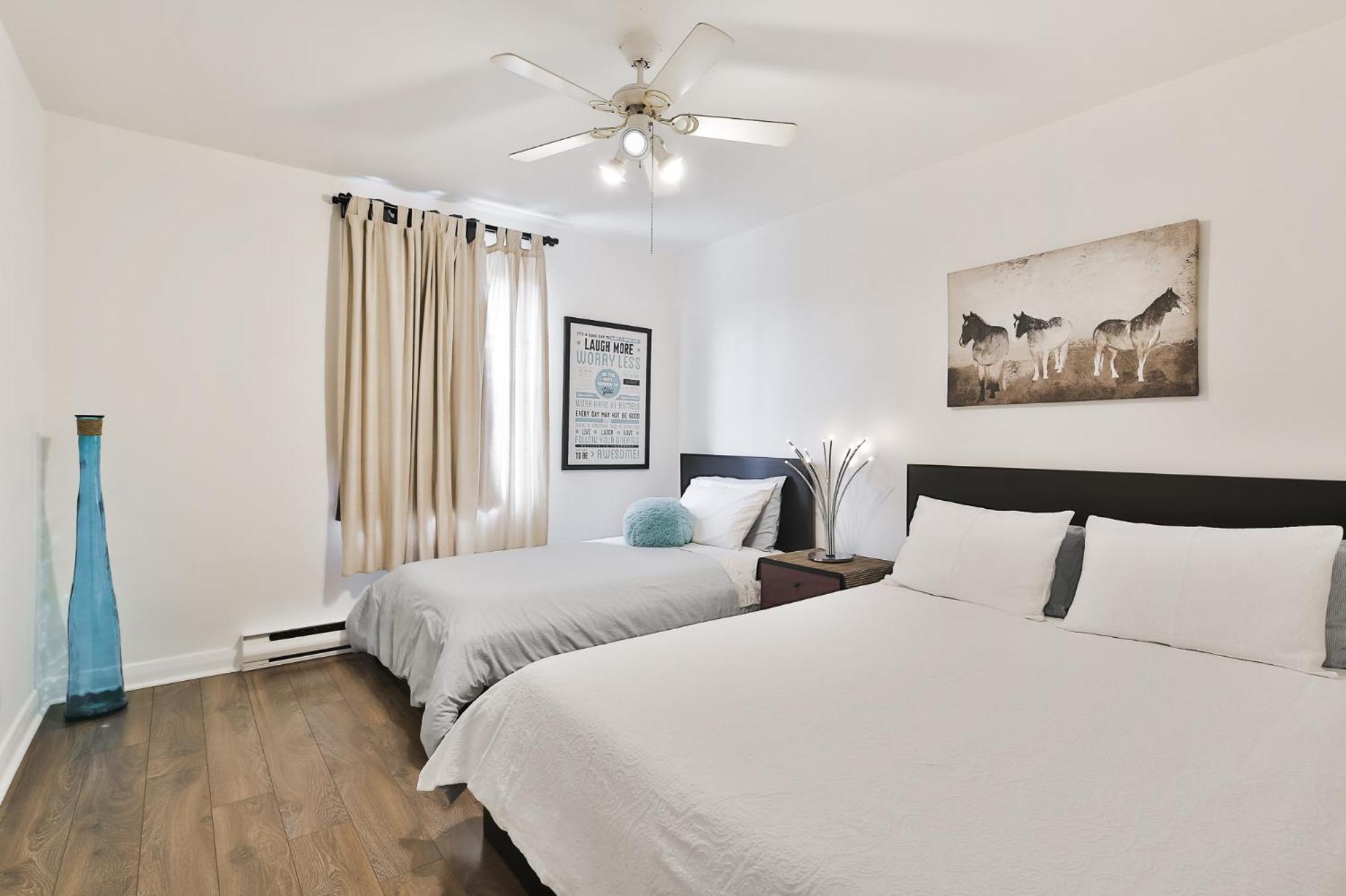 Comfortable 2-BEDROOM APARTMENT - Free and plentiful PARKING - 10 minutes to AIRPORT and 15 minutes to DOWNTOWN Montreal - Near Popular Waterfront Restaura