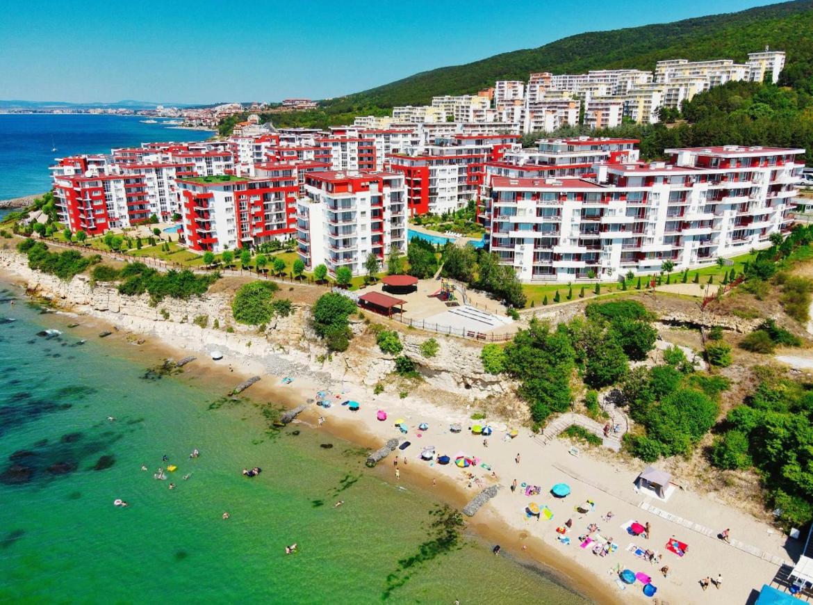 Beautiful apartment right by the sea, Sveti Vlas