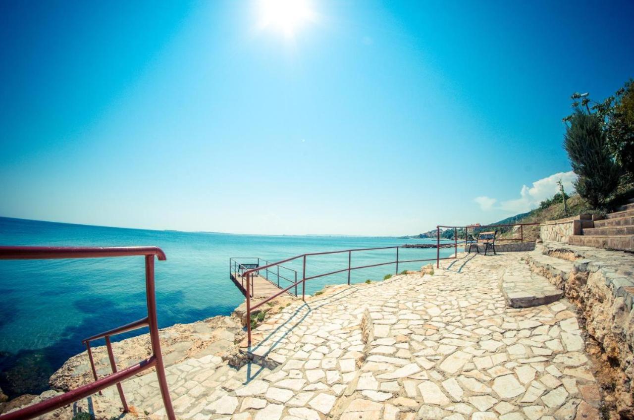 Beautiful apartment right by the sea, Sveti Vlas