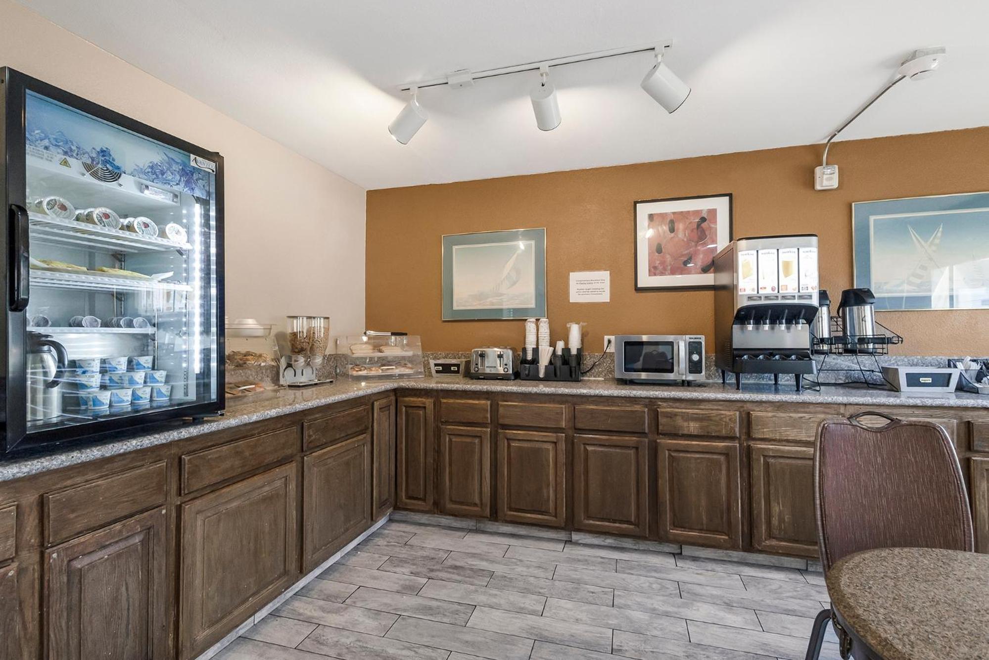 Yuba City Vacations - Sutter Inn - Property Image 8