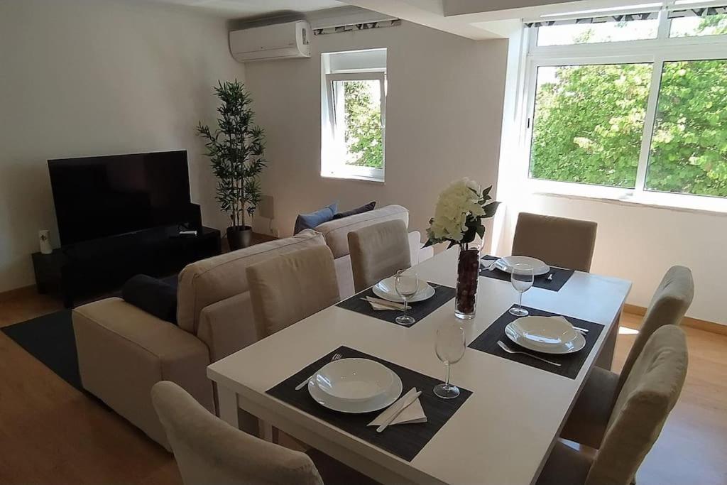 Lisboa/City/Sunny Apar/Metro/Airport/WiFi/Air Cond view 3