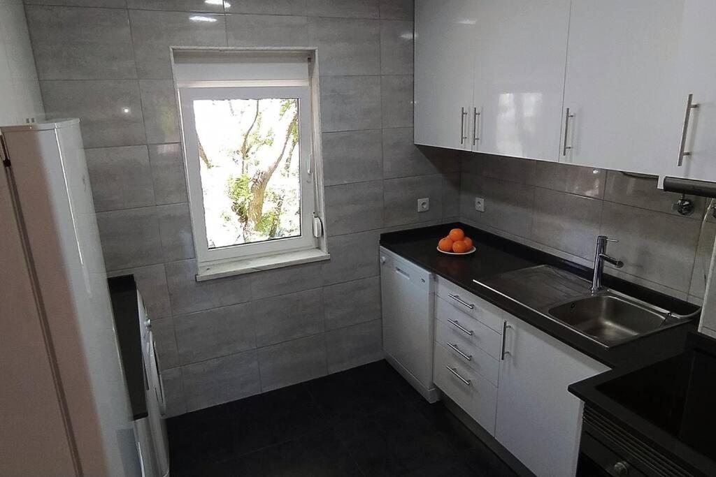 Lisboa/City/Sunny Apar/Metro/Airport/WiFi/Air Cond view 4