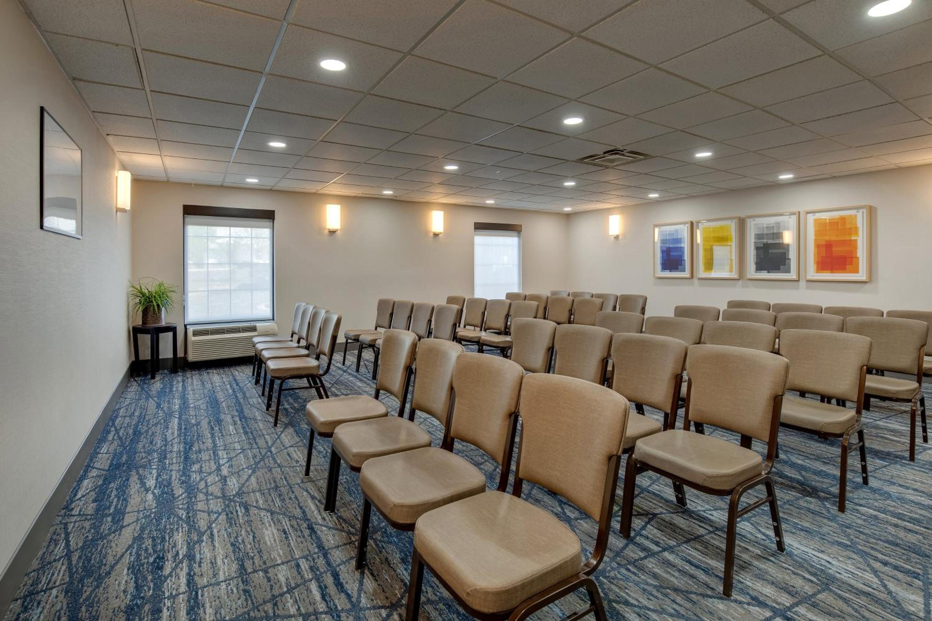 Holiday Inn Express I-95 Capitol Beltway - Largo, an IHG Hotel - Property Image 12