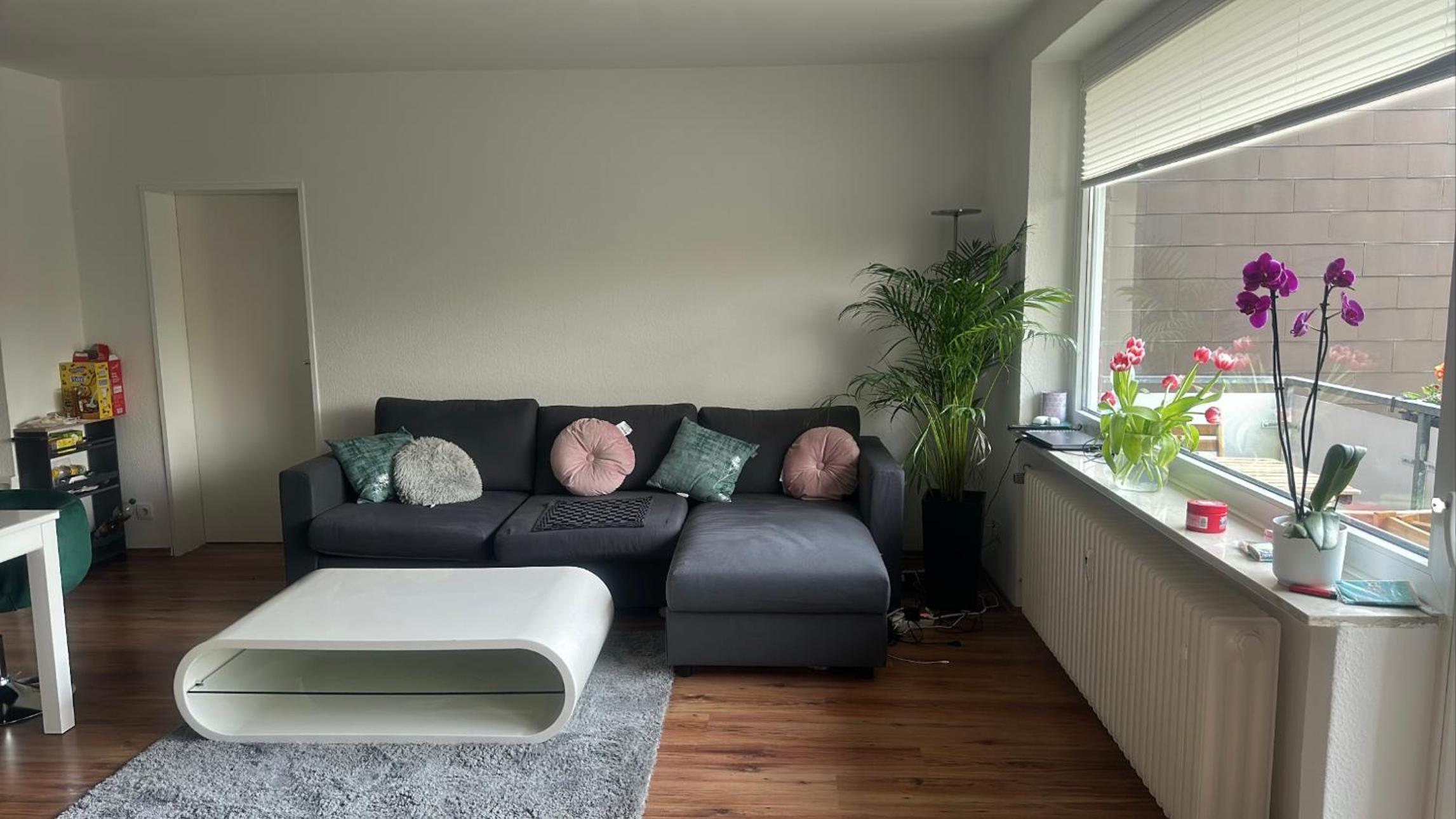 Helle mit Balkon 5 Minuten zum Pool 60q central ,otopark ,Netflix