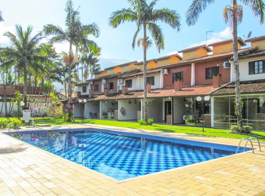 Casa com lazer a 750m da Praia de Massaguacu SP