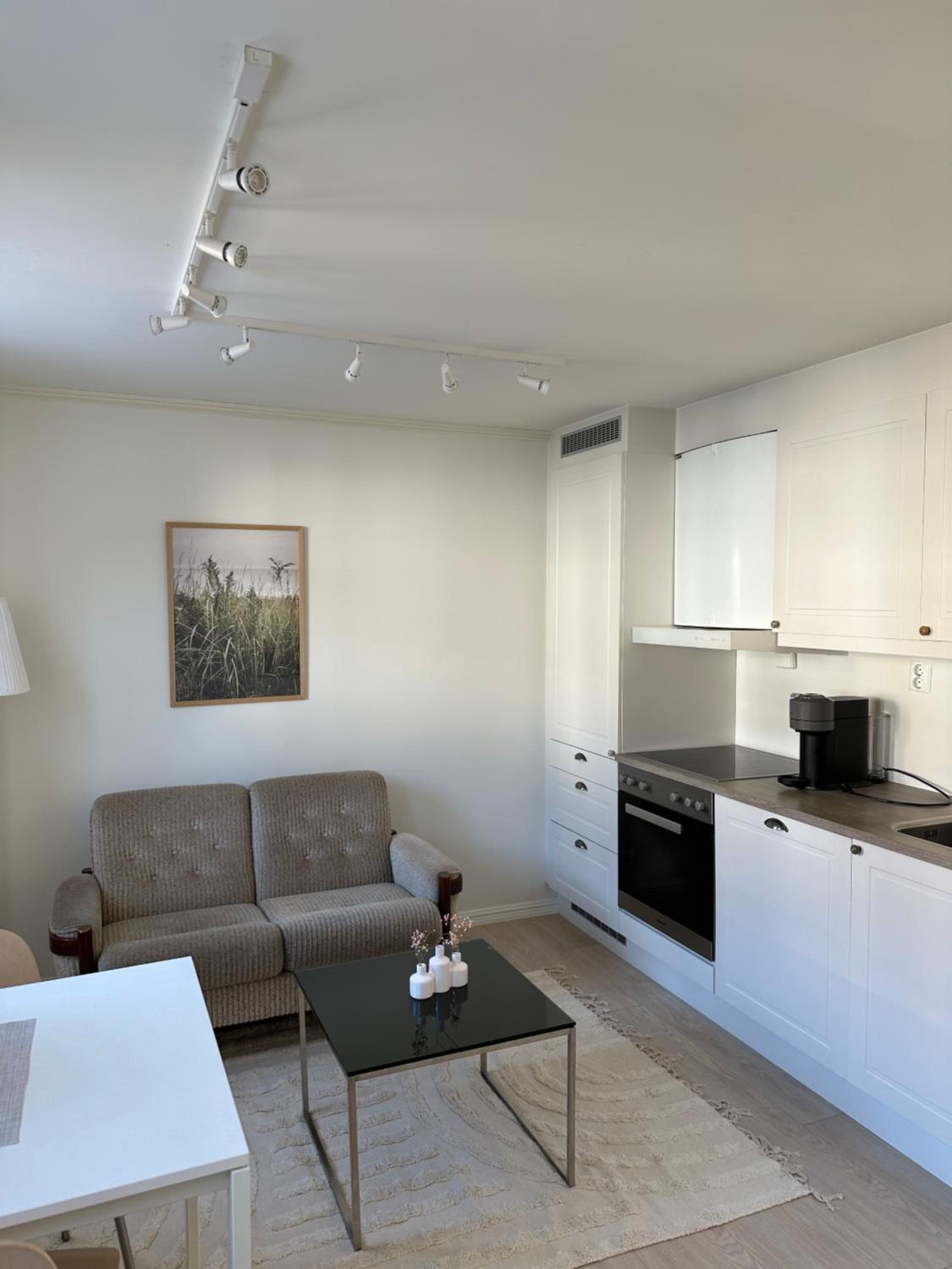 Cosy 2-rooms apartment in the city center view 4
