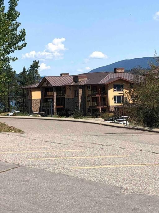 3 BR Lake Okanagan Resort, West Kelowna!