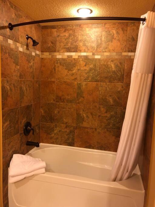 3 BR Lake Okanagan Resort, West Kelowna!