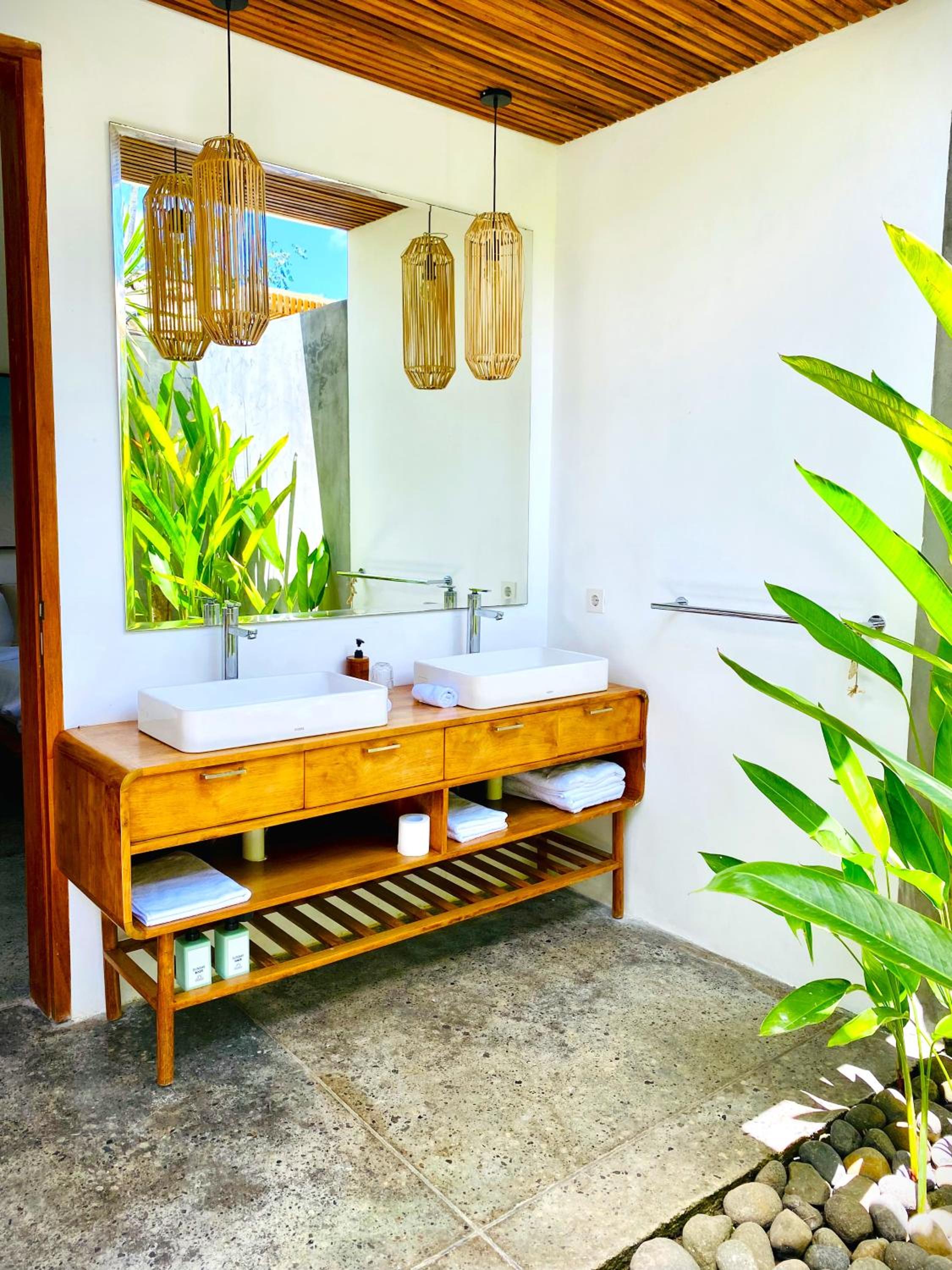 SUNDAY Villa with private pool, near centre and beach view 5
