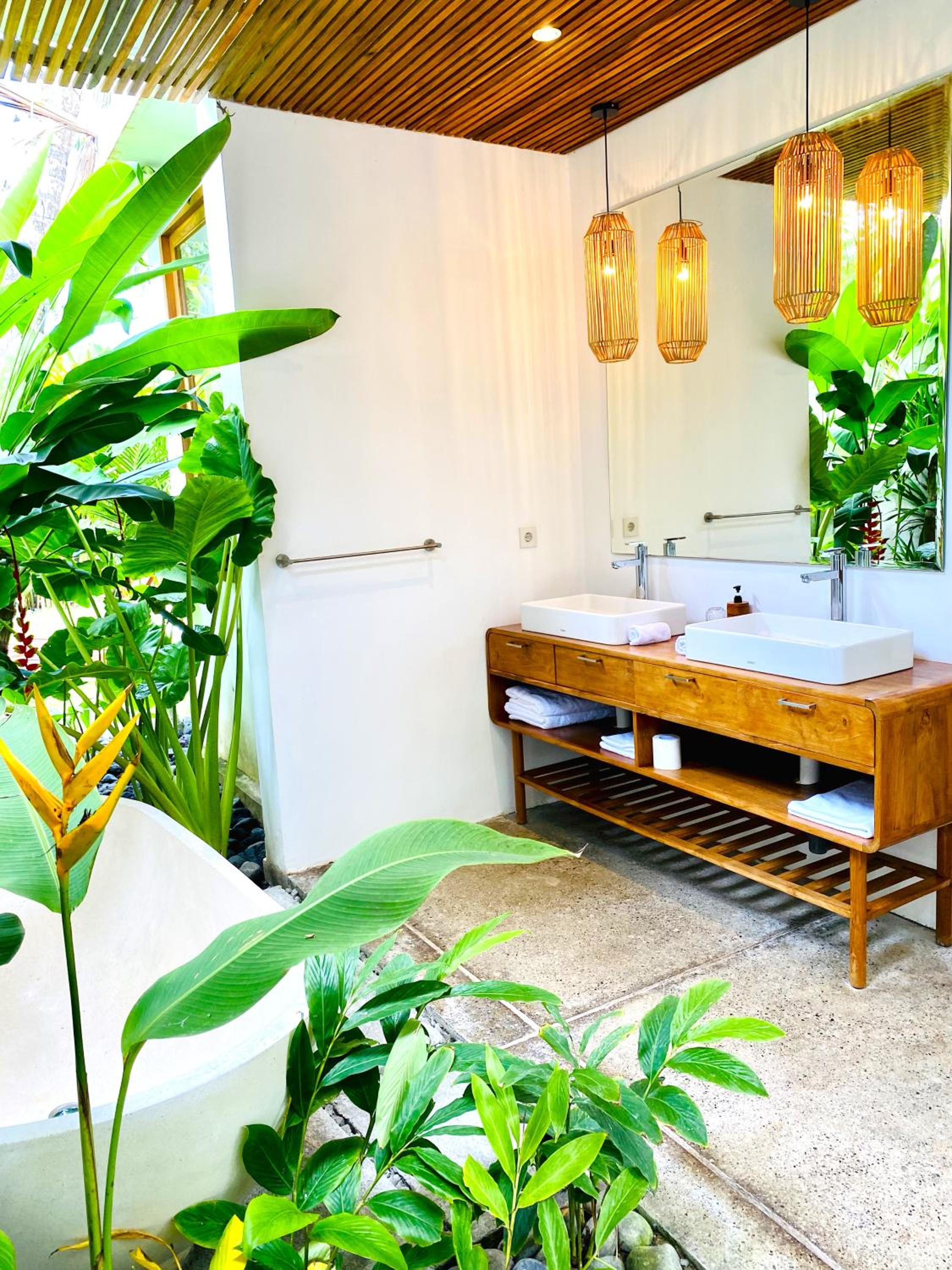 SUNDAY Villa with private pool, near centre and beach view 3