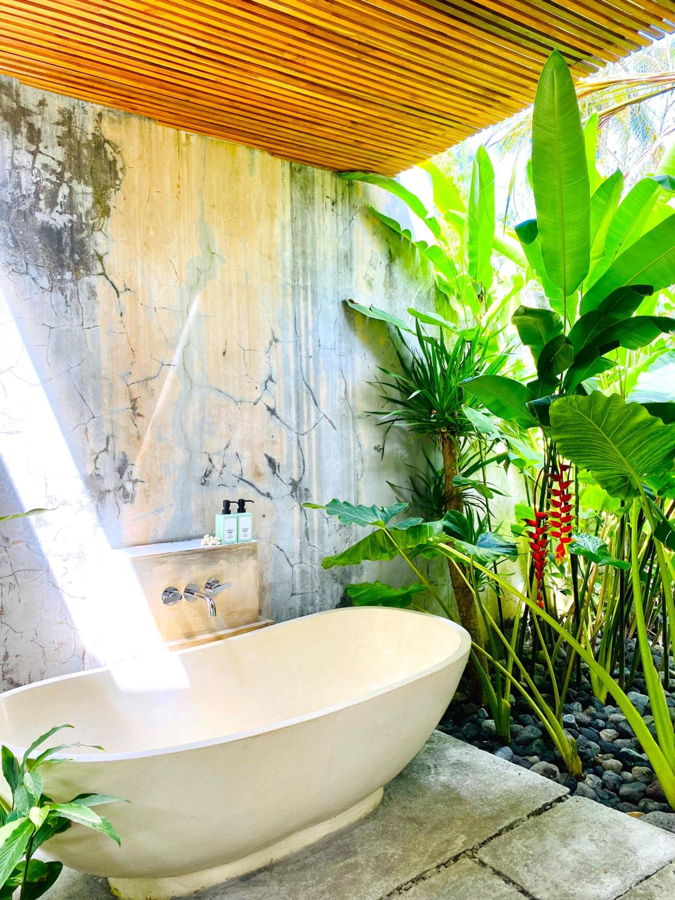SUNDAY Villa with private pool, near centre and beach view 2