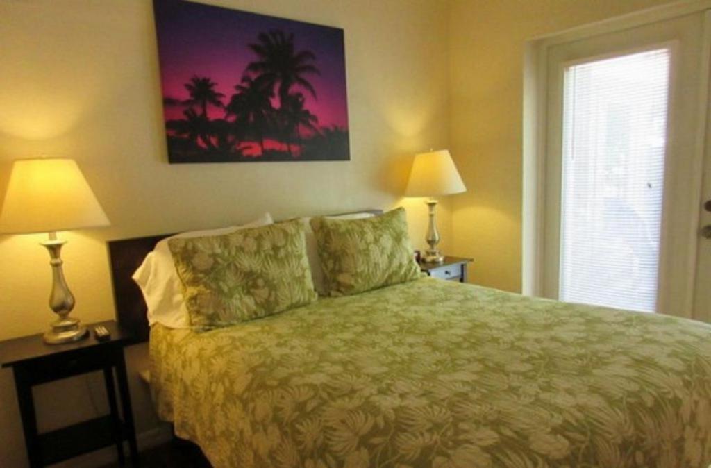 Suite Dreams Inn by the beach
