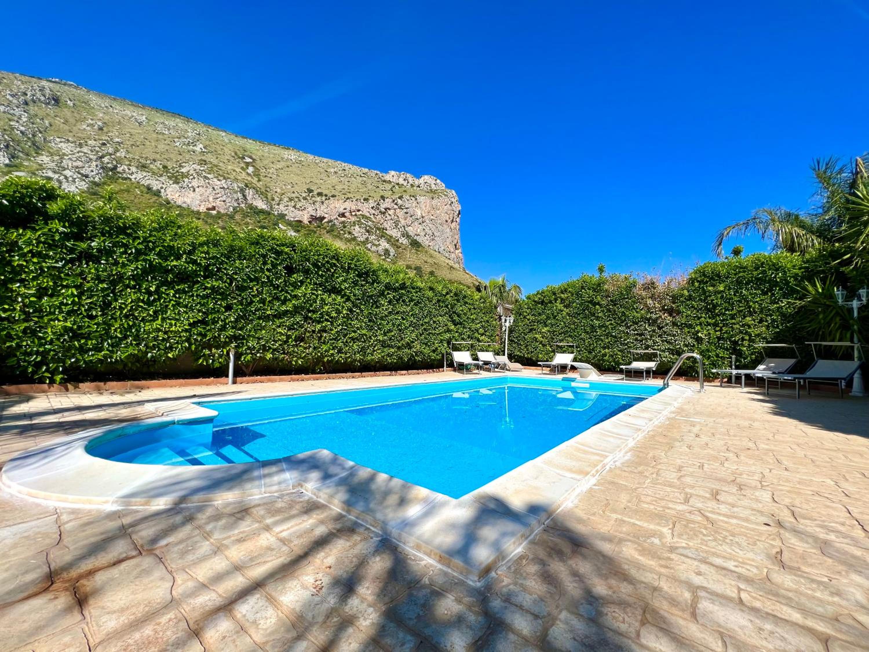 Villa Parisi view 3