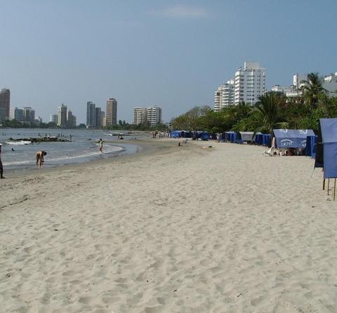 Mini departamento a una cuadra de la playa y de la bahia de Bocagrande