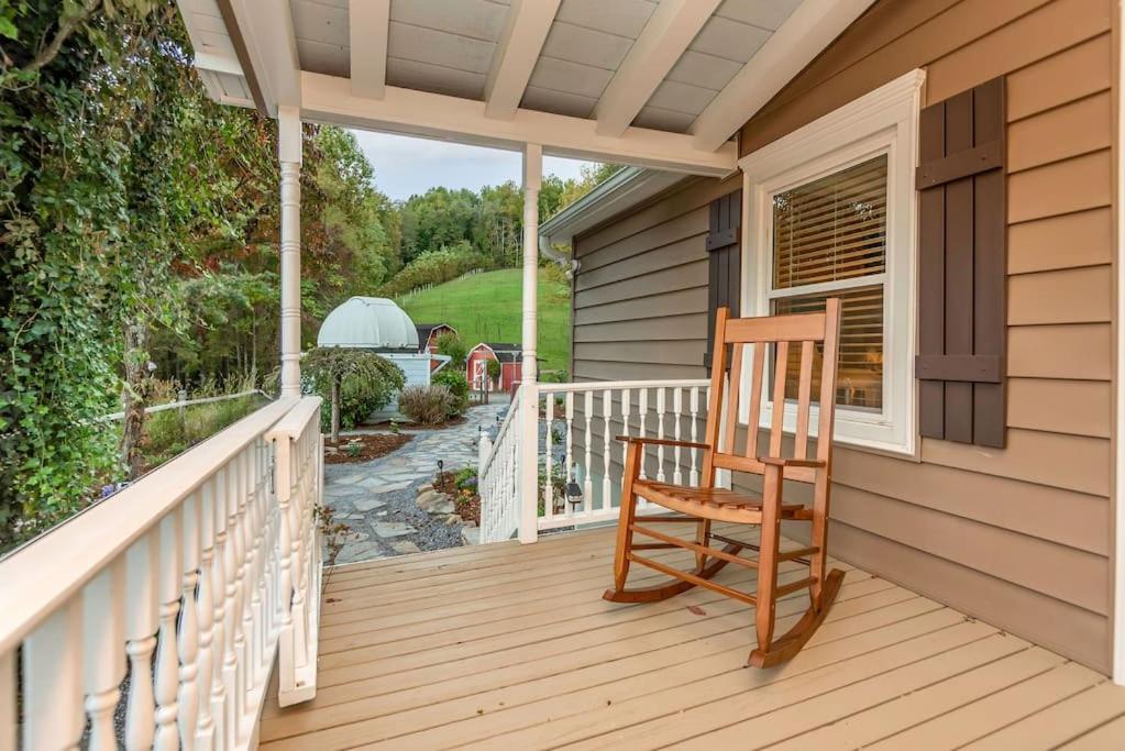 40 Acres w/Waterfalls, Vineyard, Stream, 5 bedroom