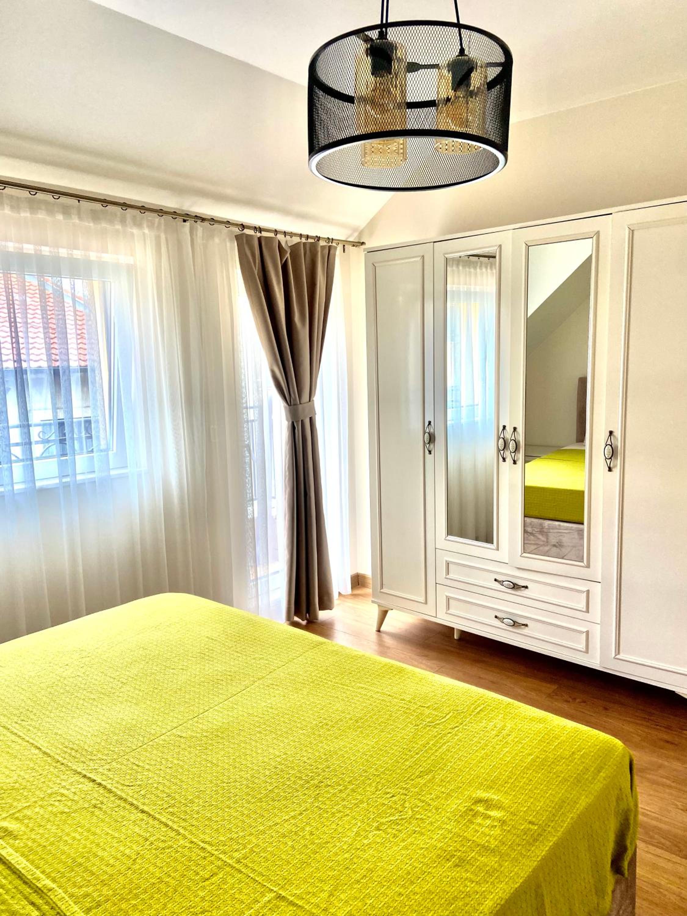 M&M Center Apartment with free parking