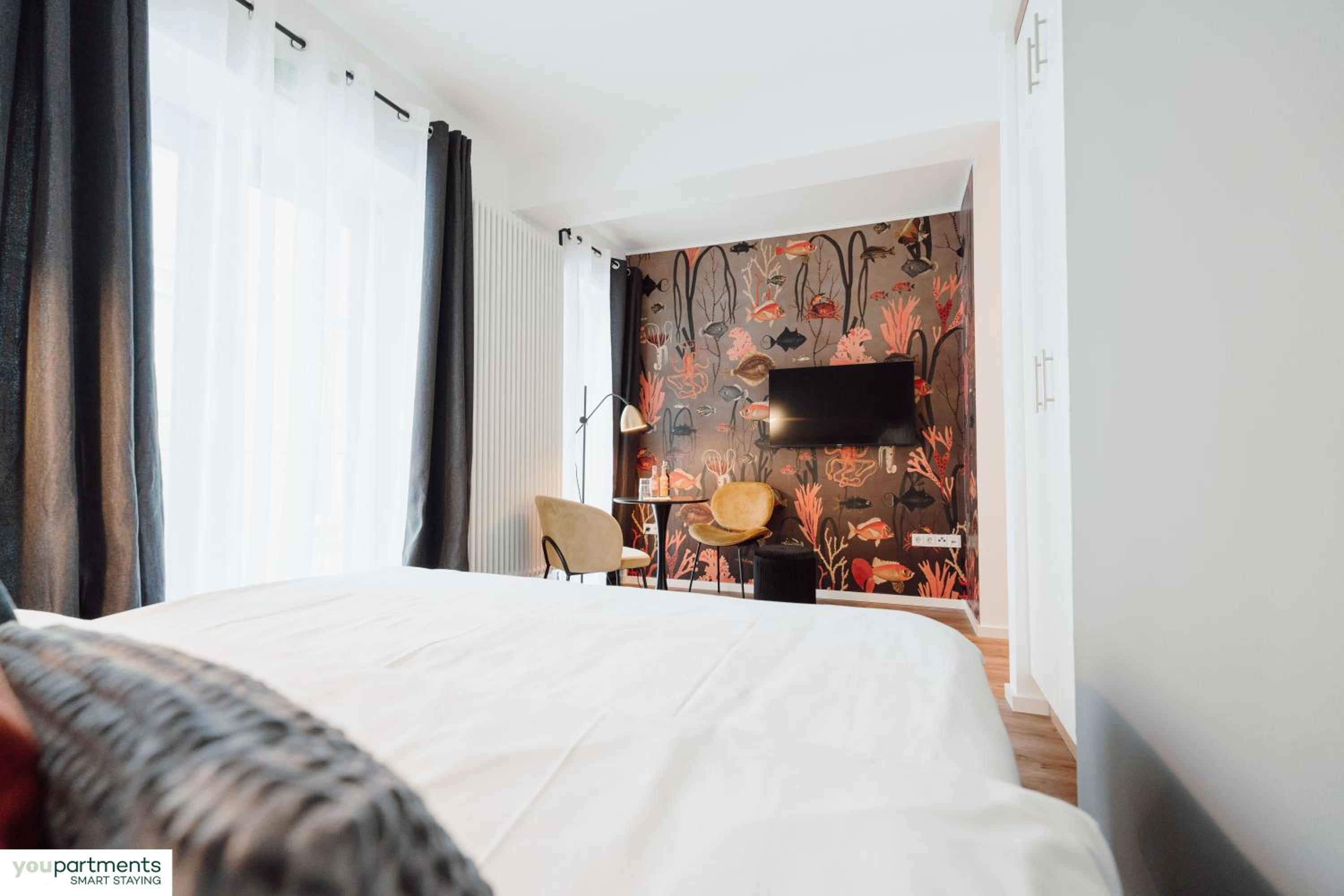 City-Studio im Innenhof mit Boxspring-Bett und Community-Raum