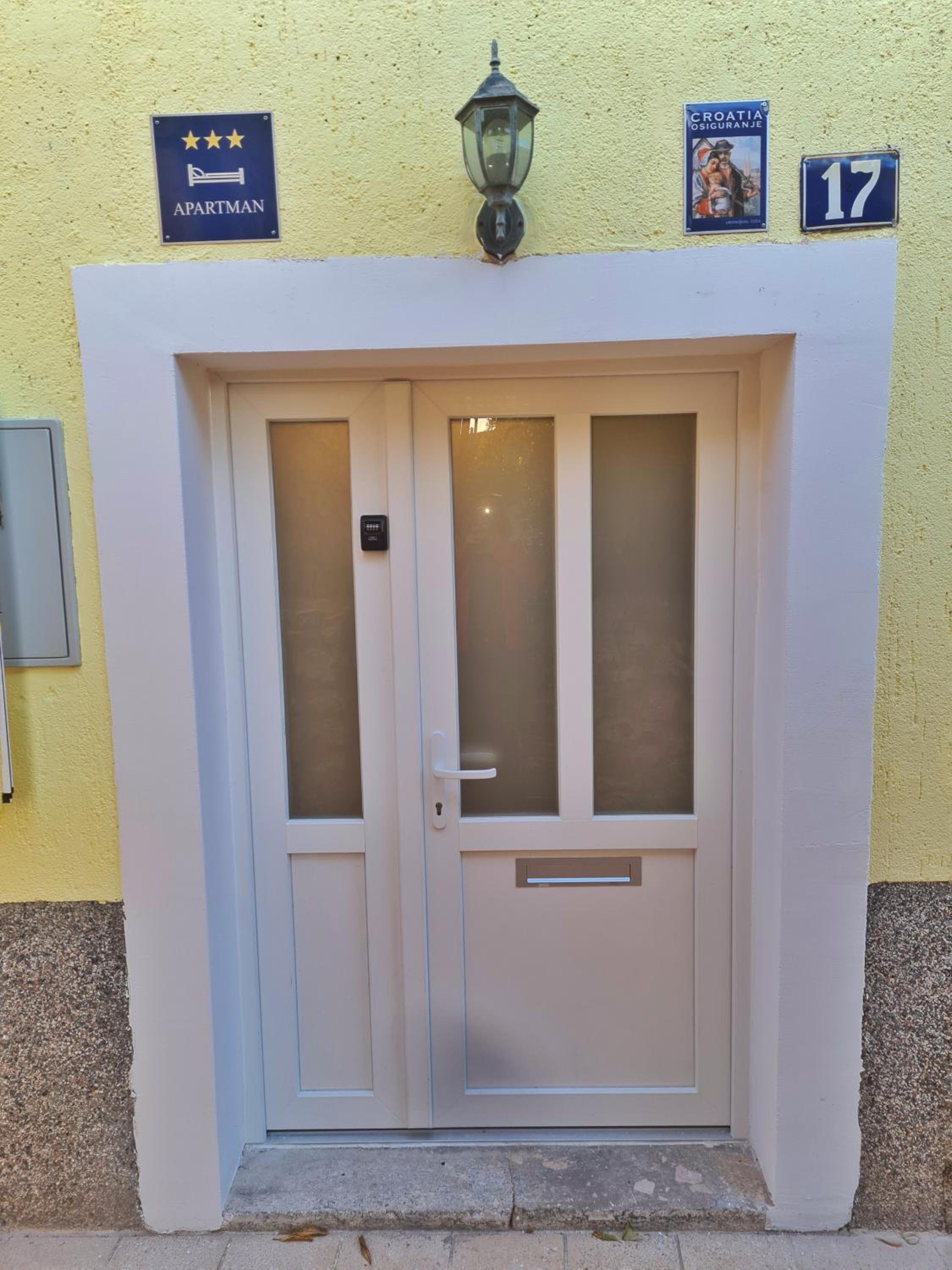 Holiday Place Veli Dvor - Spacious House for 6-8 Guests with Private Garden - Old Town Punat view 4